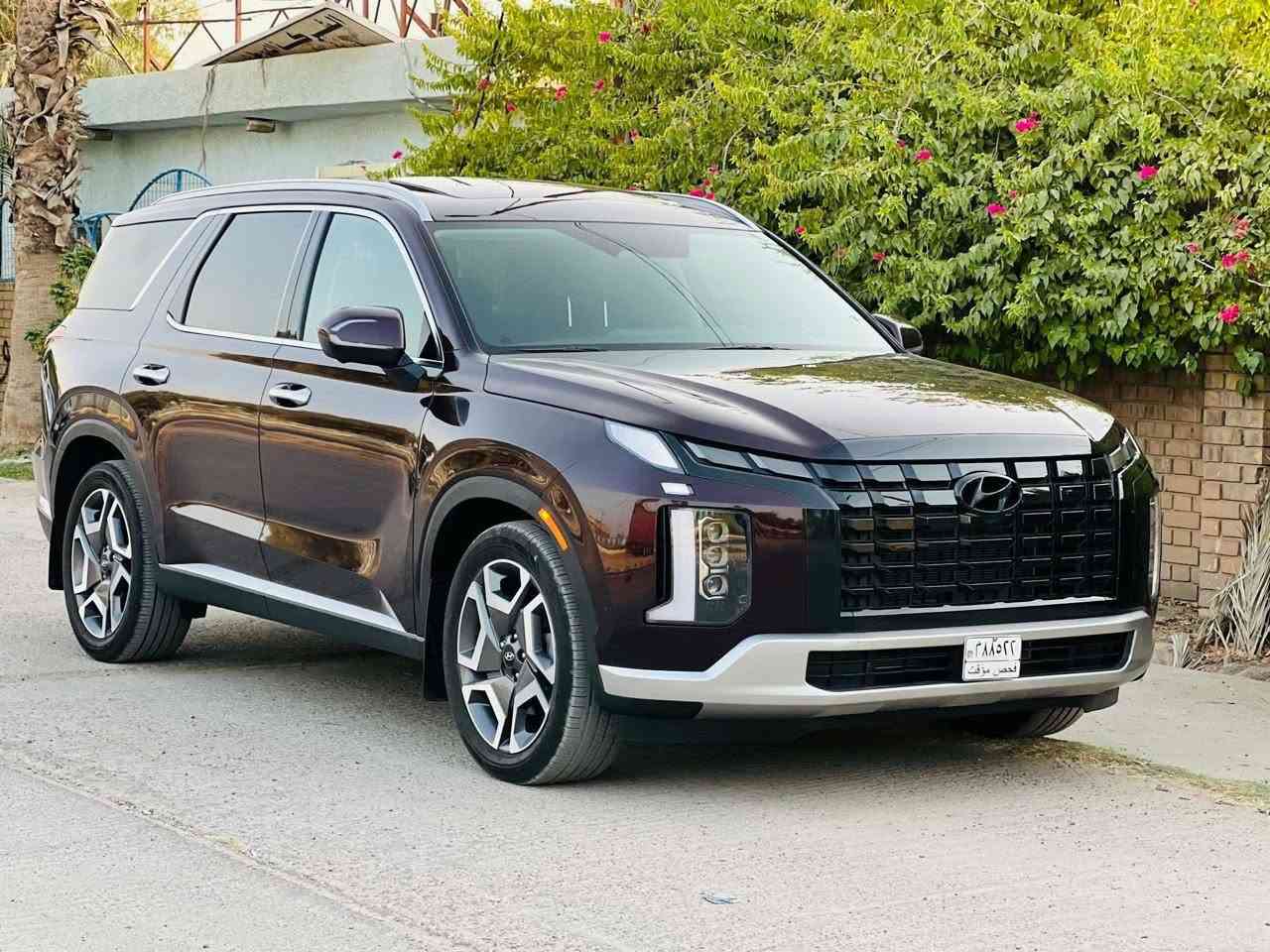 السلام عليكم للبيع
هيونداي بالسايد موديل2024 فئة sel premium وارد امريكي 
رقم بغداد 
السعر  270 قابل للتفاوض 
عداد مسافة ٢٤ الف ميل
مكان السيارة الحلة رقم هاتف (***********)
 حجم المكينة 6 سلندر 3800 
1. ٤ كاميرات محيطية ٣٦٠ درجة
2. رادارت أمامية وخلفية وجانبية
3.فتحة سقف
4. كشنات كهرباء خزن وضعيتين مع تدفئة وتبريد المقاعد الامامية والخلفية 
5. صندوق كهرباء 
6.تشغيل عن بعد
7. حساسات أمامية وخلفية
8. مرايا جانبية هيتر + تعتيم
9. التشغيل والتوقف التلقائي
10 . نظام الثبات الالكتروني
نظام التحكم بالفرامل
نظام التحكم بالسحب
نظام التحكم بالفرامل على المنعطفات
نظام مساعدة الفرامل الهيدروليكي
نظام مساعدة النزول من المنحدرات 
نظام مساعدة الصعود في المرتفعات
نظام تحذير من الاصدام
حادثه بنيد تبديل فقط بدون داخل وصبغ مقدمه الجاملغ فقط (صور الحادث ورقم الشاصي داخل المنشور )
