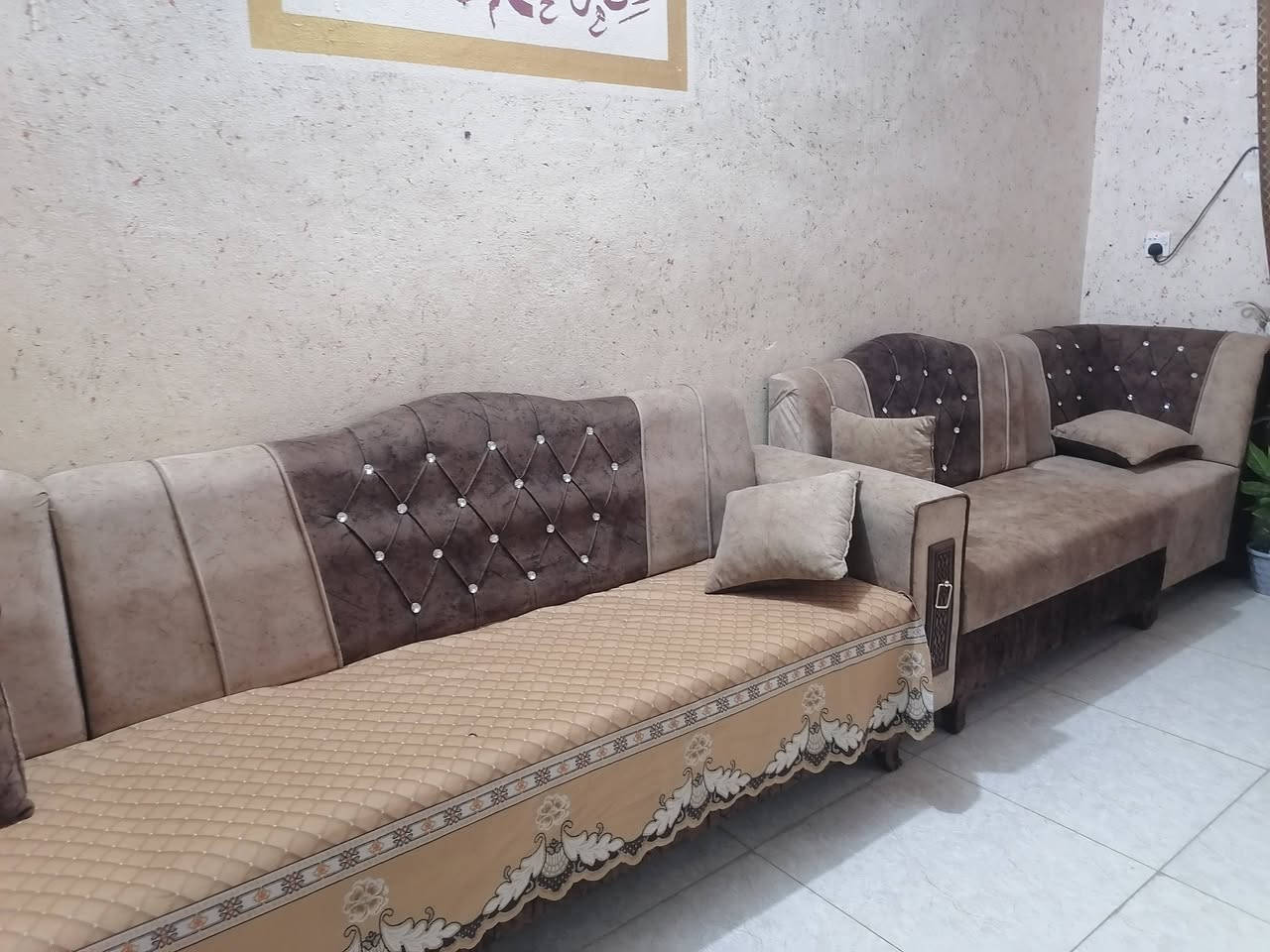 اتخومه اثنين ديوان مستعمل شي قليل السعر خاص اوالاتصال ع الرقم ***********
