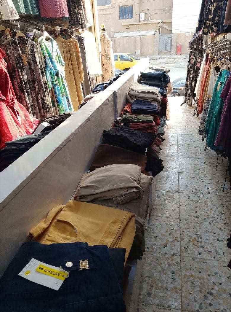 مجمع ملابس نسائية وأطفال بسعر 2000 القطعة بيع شلعة للاستفسار ***********
