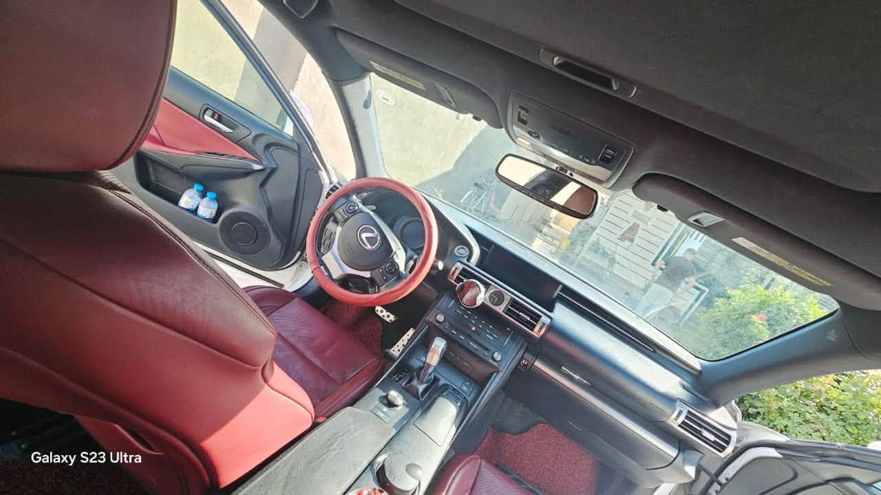 لكزس 2015  IS 250  V6  فول مواصفات السيارة كلين  بدون صبغ و بارد ماشية 127  و الأستفسار ***********
