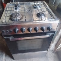 طباخ كامل مكمل شغال اربع عيون نار شرط زرقاء يشتغل حتى الفرن نظيف جدا م...
