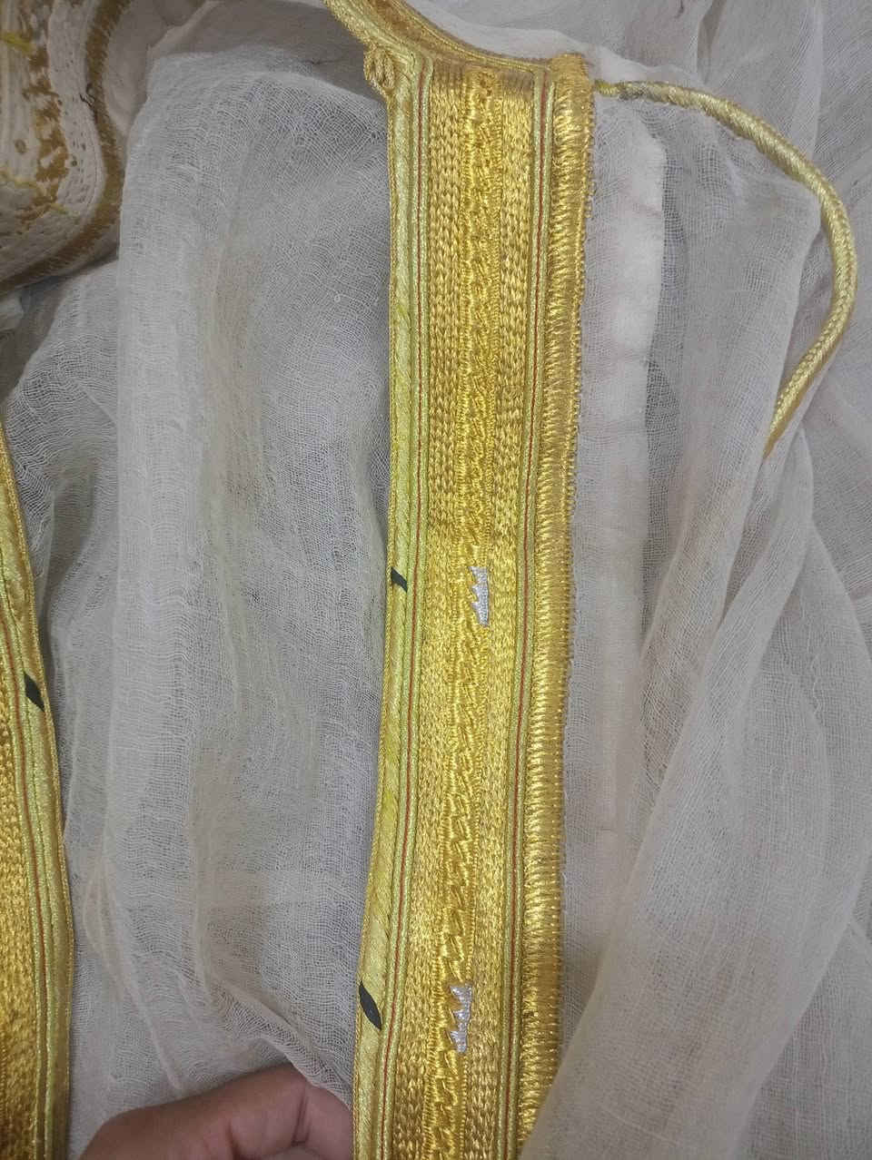 السلام عليكم 
عبايه غزل النجف جاسبي فرنسي أول 
طول الردن 62 س . وتلبس طول 180 يعني طوله وافي
عبايه يدوي بل الكامل 
سعر العباه 300 الف
 للتواصل على الرقم ***********
يوجد توصيل لكل المحافضات
