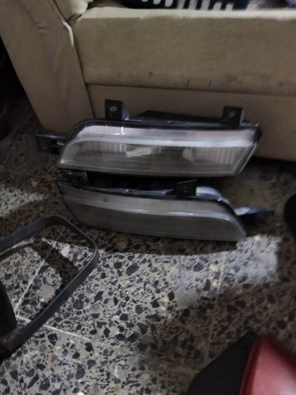 السلام عليكم غراض البيع كلمن وسعره مكان البياع ***********
