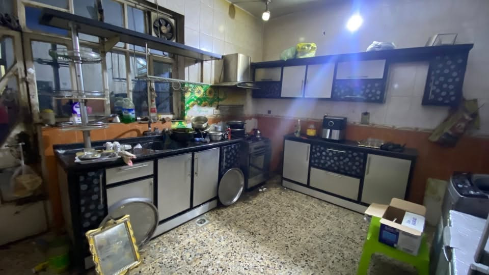 السلام عليكم كاونتر مستخدم
السنك مترين 
و الكاونتر ١٨٠
و التعليك اكثر من مترين 
نظافه ٩٠٪؜ 
مع مفرغه 
مكان بغداد البلديات 
السعر 550 وبي مجال 
***********
