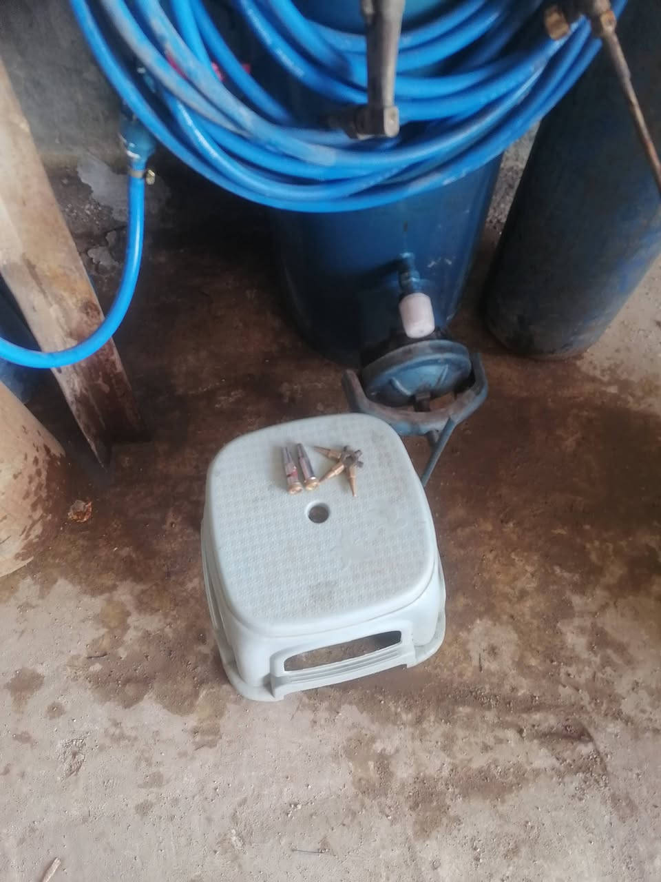 جنيتر كربون مستعمل ساعة معه بطل اوكسجين ياباني وصونده ١٠ متر وكصوصه ويدت كربون وثانيه كصوصه كامله هذا رقمي *********** خابر وبييك خير وتدلل
