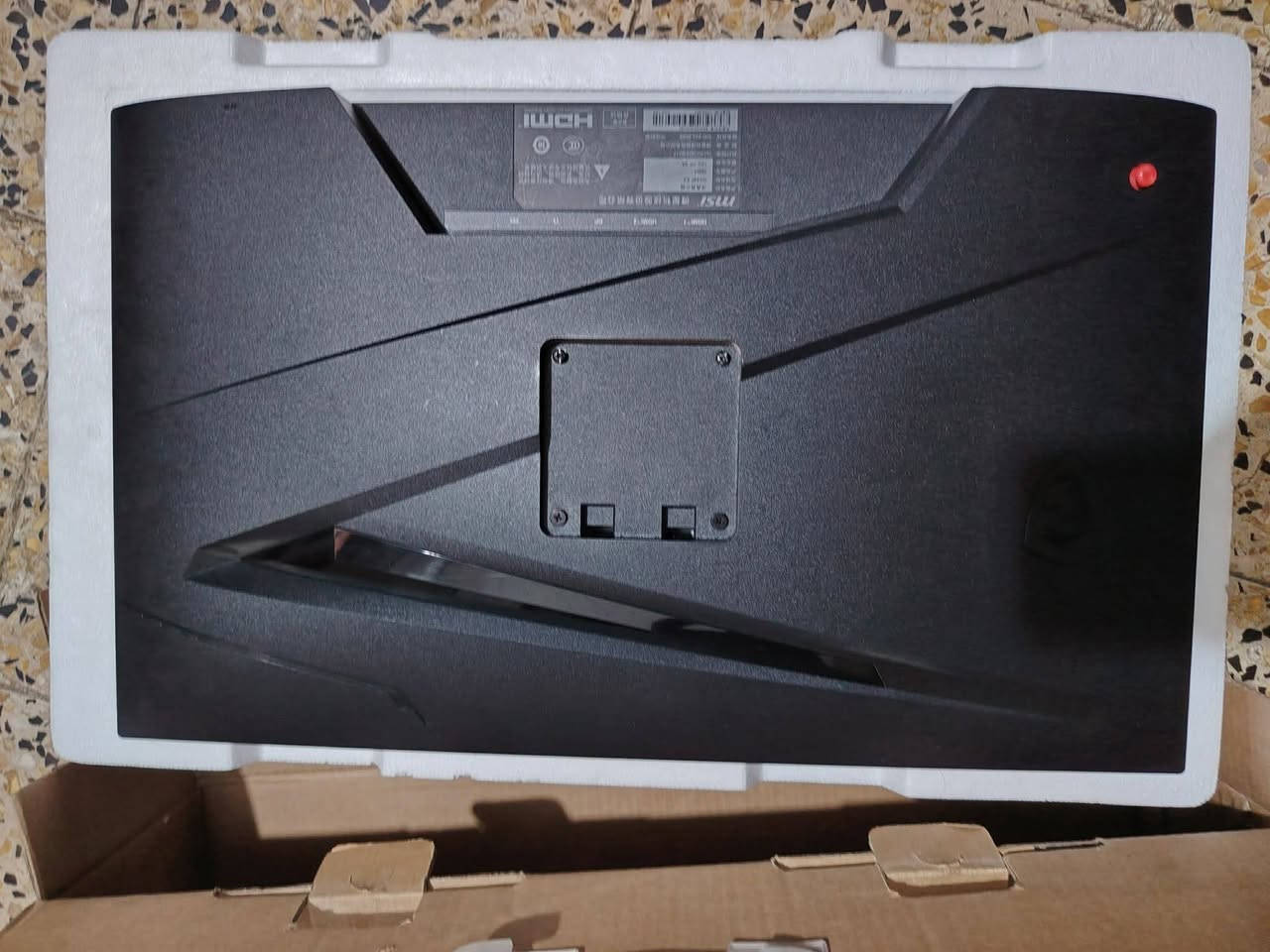من رخصة الادمن 
السلام عليكم شاشه للبيع Msi
مواصفاتها :
FHD
24inch
180HZ
IPS
السعر 165 الف 
بالكارتونه ومع ملحقاتها استخدام جدا قليل
***********
