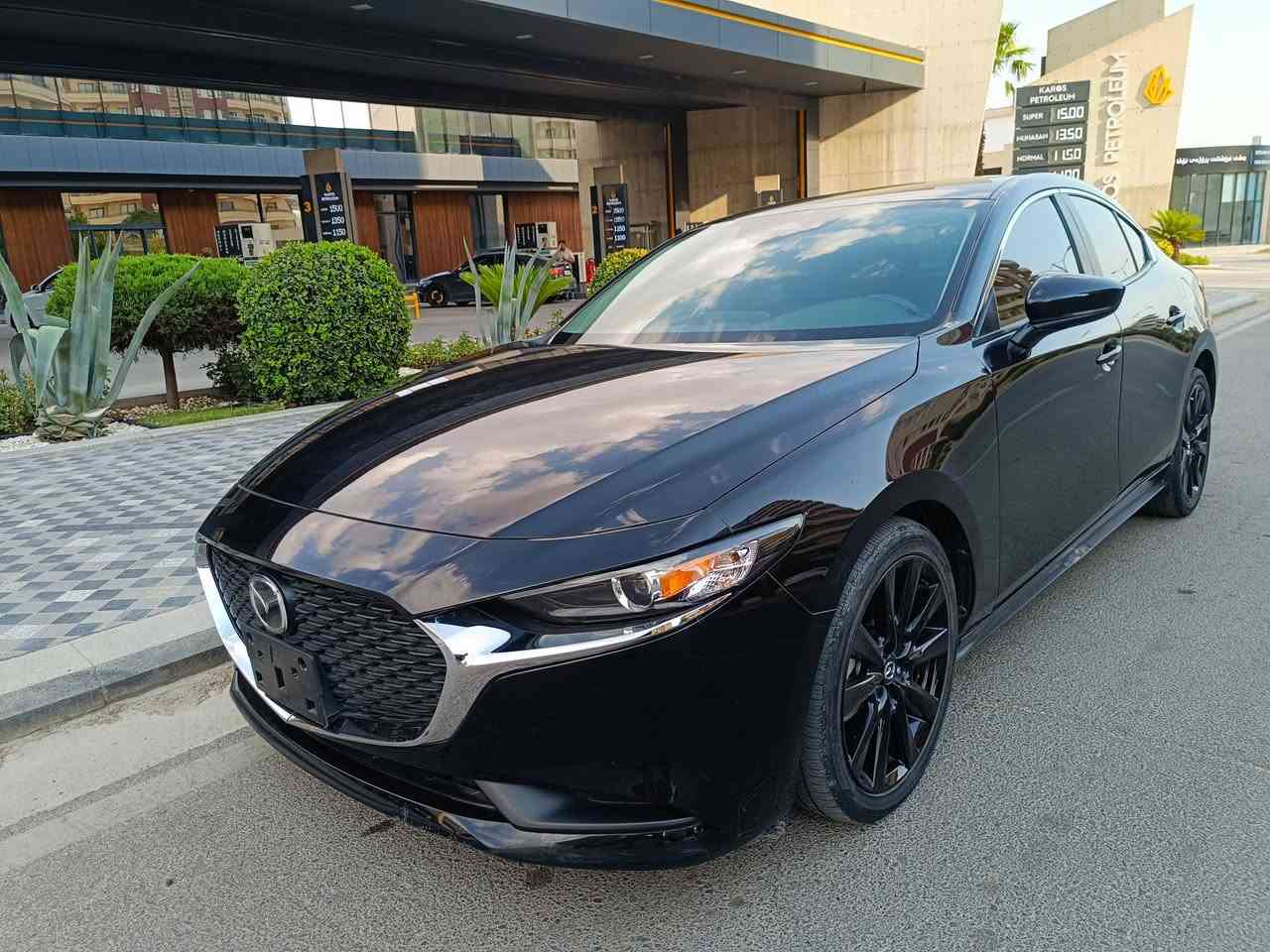 Mazda 3 2024
سليكت سپورت
بسمه 
بريك بسمه 
ده رگاى بسمه
كوشن جلد
كاميرا 
شاشه
خه تى جاده
رادار پيشه وه 
       لاكان
        دواوه
لايت زينون
وويل 18
ته نها 17000 روشتوه
ئيرباگى نه ته قيوه
ده عامى پيشى گوراوه به بيلادى بي بوباخه

***********
