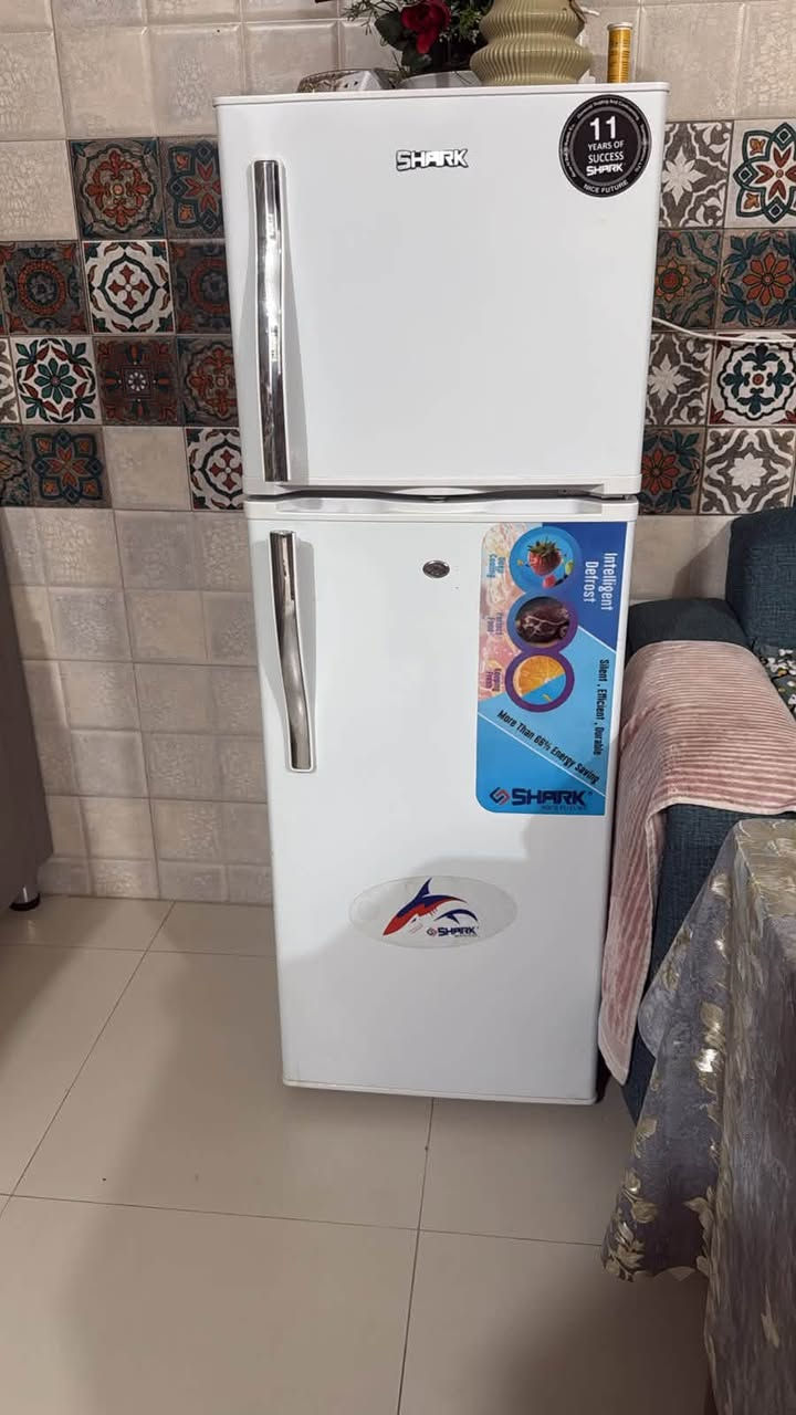 السلام عليكم
ثلاجه للبيع ب250
كونتر ب350الف 
المكان شارع اربعين 
اللستفسار ع خاص
