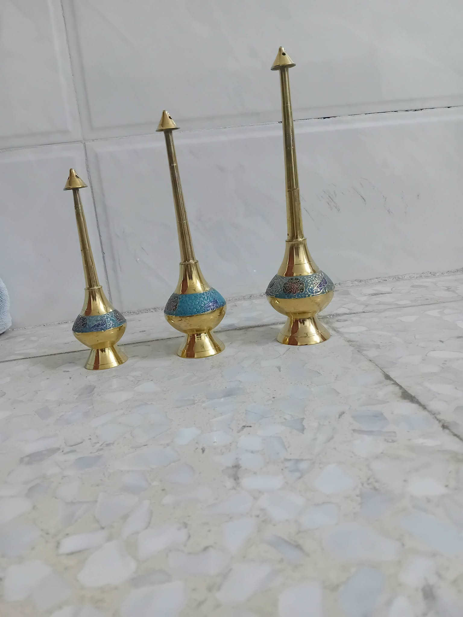سلام عليكم 
من كل نوع متوفر اكثر من سيت 
توصيل متوفر 
***********
