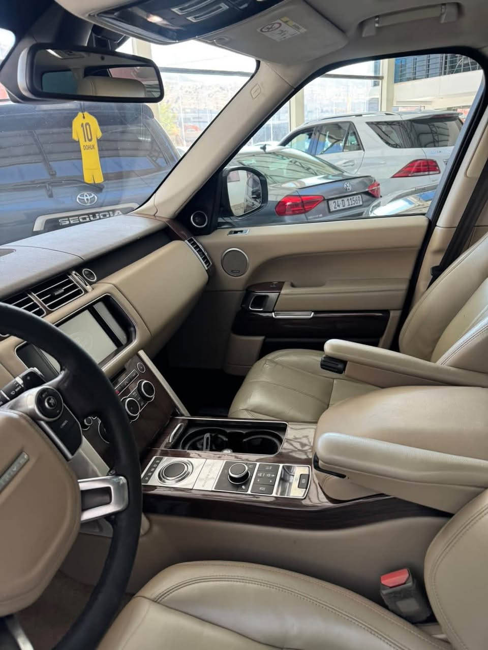 🔥 للبيع Range Rover 2016 – أبيض 🤍 🔥
للبيع رنج روفر موديل 2016، لون أبيض، شكل وهيبة الرنج المعروفة 😍

📌 المواصفات:

• موديل: 2016

• اللون: أبيض

• ماشية: 125,000 ميل

• واردة عن طريق شركة سردار

• Clean Title – كلين تايتل

• صبغ: مجرد بخ بسيط بين باب نفر الأمامي والخلفي

• باقي السيارة بحالة ممتازة حسب الفحص

• رقم دهوك وجاهزة للتسجيل/الاستخدام

• السيارة موجودة في دهوك

💎 مواصفات Range Rover L405:

• دفع رباعي 4×4

• قير أوتوماتيك 8 سرعات

• تعليق هوائي Air Suspension

• نظام Terrain Response للطرق المختلفة

• مقصورة فخمة ومقاعد جلد

• كاميرا خلفية وحساسات

• تشغيل بصمة / Keyless حسب الفئة

• فتحة سقف حسب التجهيز

• نظام صوت فاخر حسب الفئة

🚙 الرنج روفر 2016 معروف بالفخامة، الراحة، القوة، وقدرته العالية بالطرق والسفر، ومع نظام الدفع الرباعي والتعليق الهوائي يعطيك قيادة مريحة وفخمة بنفس الوقت. (Edmunds)

📍 المكان: دهوك

📞 للاستفسار والتفاصيل: مراسلة خاص

او اتصل عل هذا رقم 

***********

❗ السيارة قابلة للفحص بأي مكان تختاره، والجاد يتفضل.
