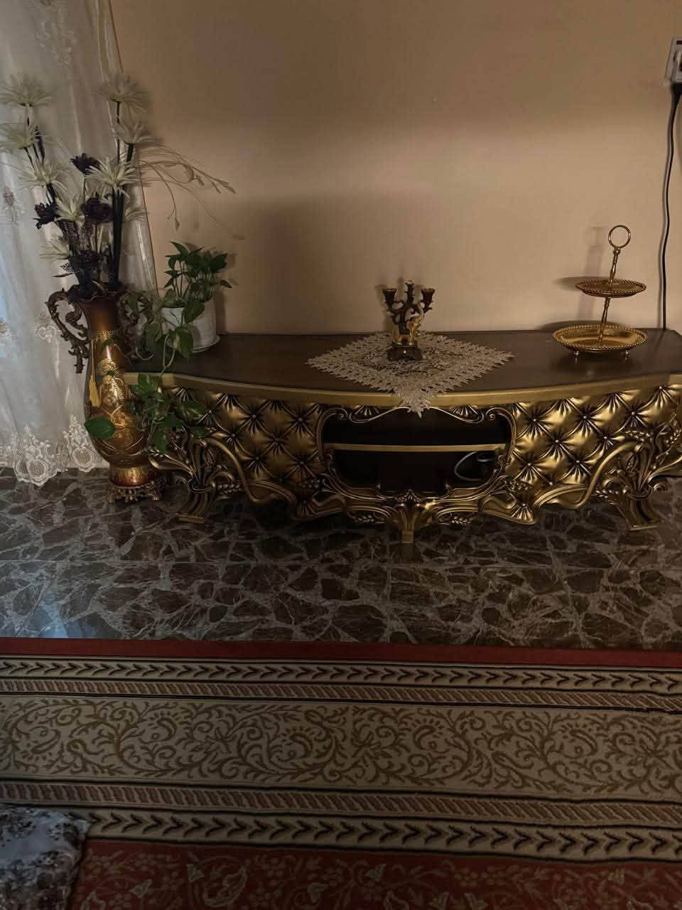 السلام عليكم
تخم قنفات مصري خشب درجة أولى قوي 
قنفات كبير 2x عدد
قنفات صغير 4x عدد
طبلة وسطيه كبيره مرمر 1x عدد
طبلات صغيره جانبيه مرمر 2x عدد
ثريات جداريه 4x عدد
ثريات سقفية 2x عدد
ميز TV
شاشة LG حجم 42
زوليه تركي 3x4 برتقالي 
زوليه تركي 3x5 بيجي
زوليه كاشان 2x5
مكاني خانقين
للاستفسار ***********
