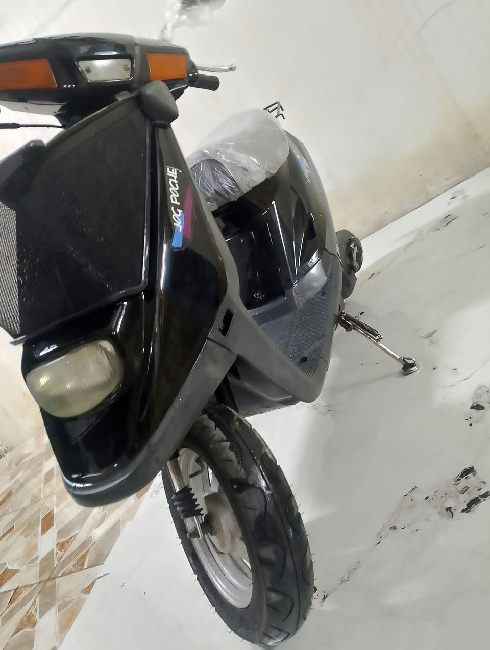 السلام عليكم، هذه الدراجة للبيع
النوع: ياماها (Yamaha))

المحرك: ما مفتوح وبدون أي مشاك

الكهربائيات: كلها شغالة ونظيفة

العدادات:شغال(عدادالسرع البنزين)

المكابح (البريك): يقف بمكانه، بدون أي عيب 

الفطر (الشرائح/الكفرات): ما مكسور 

وجاهز بلاديالإطارات (التواير): جديدة

*********** تعال واتساب او سیم
