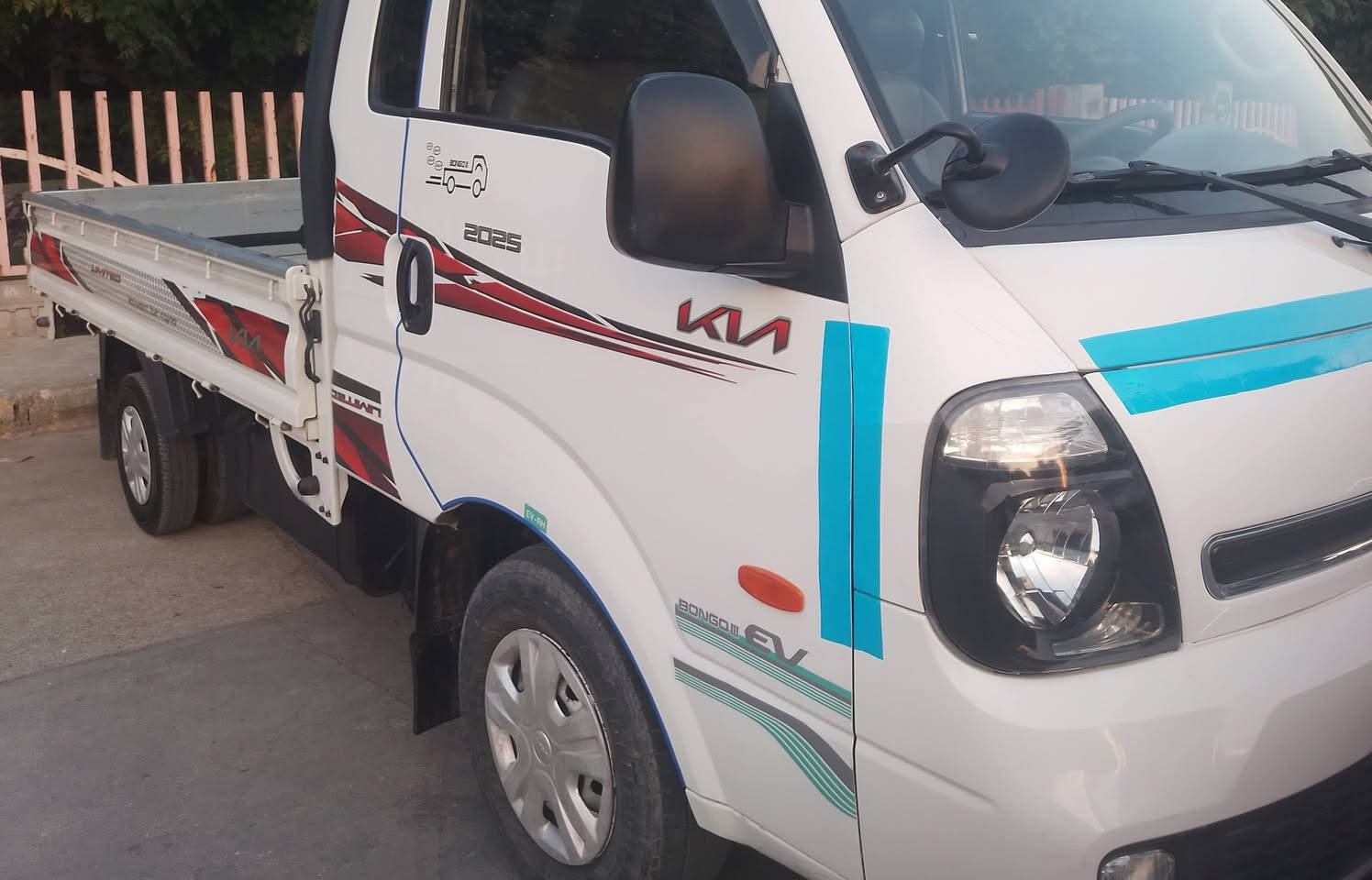 ((بسم الله الرحمن الرحيم))
بۆ فرۆشتن 
براوەی تازە داخڵی دوبەی
كیا 3000 گێر عادی مەرغوب
سۆپەر مەكینە ڕەش
مۆدیل2010 مواسەفات 2011
پێشی كراوه 2023
223 هەزار حەقیقی ڕۆیشتوە
ناوداشبڵ فۆرمیگا ڕەش
سەیارەیەكی فول مواسەفات
دانسقەو بێ ڕزیوو بێژەنگ
بەقەد سەرە نینۆكێ ژەنگی پێوەبو یەك گەڵا ببڕە
پێنج دوگمە
كارەبای كامل جاهیزە
كامل مەسرەفی كراوە
بەشەرتی گێڕ و مەكینە
تەبریتی بەستراوە
هندربرێكی بەسراوە
ئیستۆپی دواوەبەسراو
دەعامی پێشودواوەی بەستراوە
شەش تایەی لۆك
تایەی دواوەی كراوە بە 13
شەنسی لەحیم كراوەتەوە ئامادەیە بۆ بار
بەشەرتی سێتەنو نیوبۆ4 تەن
بۆدی لۆك سفر
ناوبۆدی بیلاد 
هەموو گیانی وەك دەقی شەریكە 
بێزەحمەت ئەوەی موشتەریە تەلەفون كات
جوابی كۆمێنت نادەمەوە
شوێن / سەیدسادق 
***********

***********
