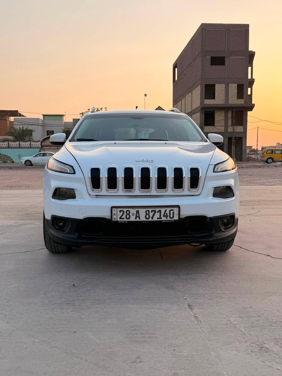 جيب بزون موديل ٢٠١٨
اللون : أبيض 
للبيع المواصفات: - شاشة كبيرة  - كشنات جلد وكشن السائق كهربائي  
- بصمة تشغيل  
- عليها إضافة منظومة غاز اضفتها في الشهر الثاني يعني بعدها تحت الضمان وسعة الخزان ٦٠ لتر 
- موجود بمكان السبير  
- تبريد ثلج ❄️   
- ماشية ٦٩  
- السيارة عليها منظومة عدسات من شركة اوزون عدسات قوية جدا وكان سعرهن ٣٠٠ ألف 
- رقم إنكليزي نجف والسنوية مجددة إلى سنة ٢٠٣١ 
- السيارة باسمي والتحويل ثاني يوم  
- موجودة صورة الضربة مع الصور 
-  السعر ١٢٥ ورقة  
- المكان النجف الأشرف  
- رقم الهاتف : ***********
