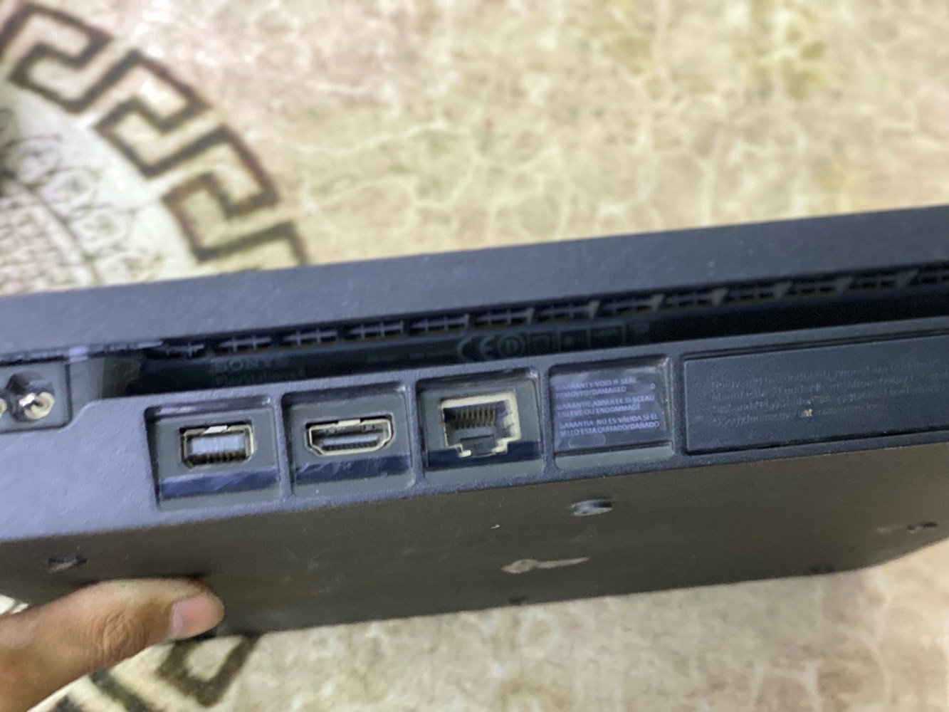 سلام عليكم 
بلي ستيشن 4 سلم 
ps4 سلم 
ذاكرة تيرة 872 
محدث اخر تحديث اونلاين 13.52
يحتوي على العاب هواي كدامك بل صورة
كامل ملحقاته البلي لوك ستيكر نضيف 
يجي وياه جوسك وحدة تجارية الاصلية موجودة بس مفلشة
السعر 250 وبيه مجال 
مكاني بغداد العبيدي