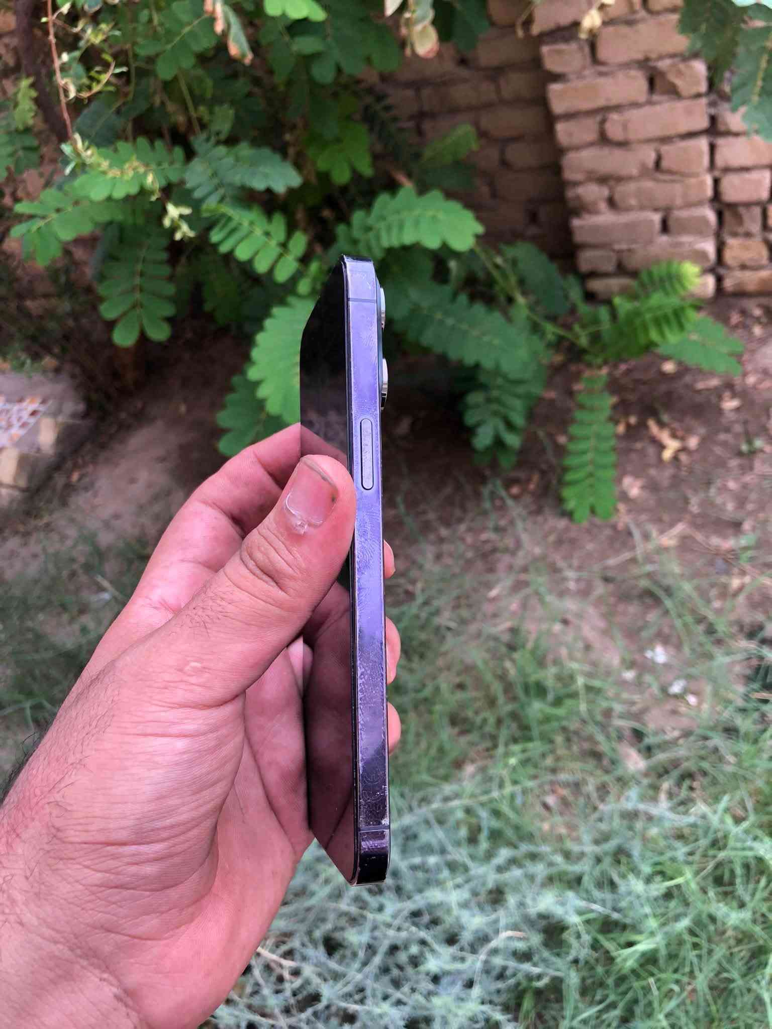 آيفون ١٤ برو ماكس • ٢٥٦ غ.ب. • بطارية زينة