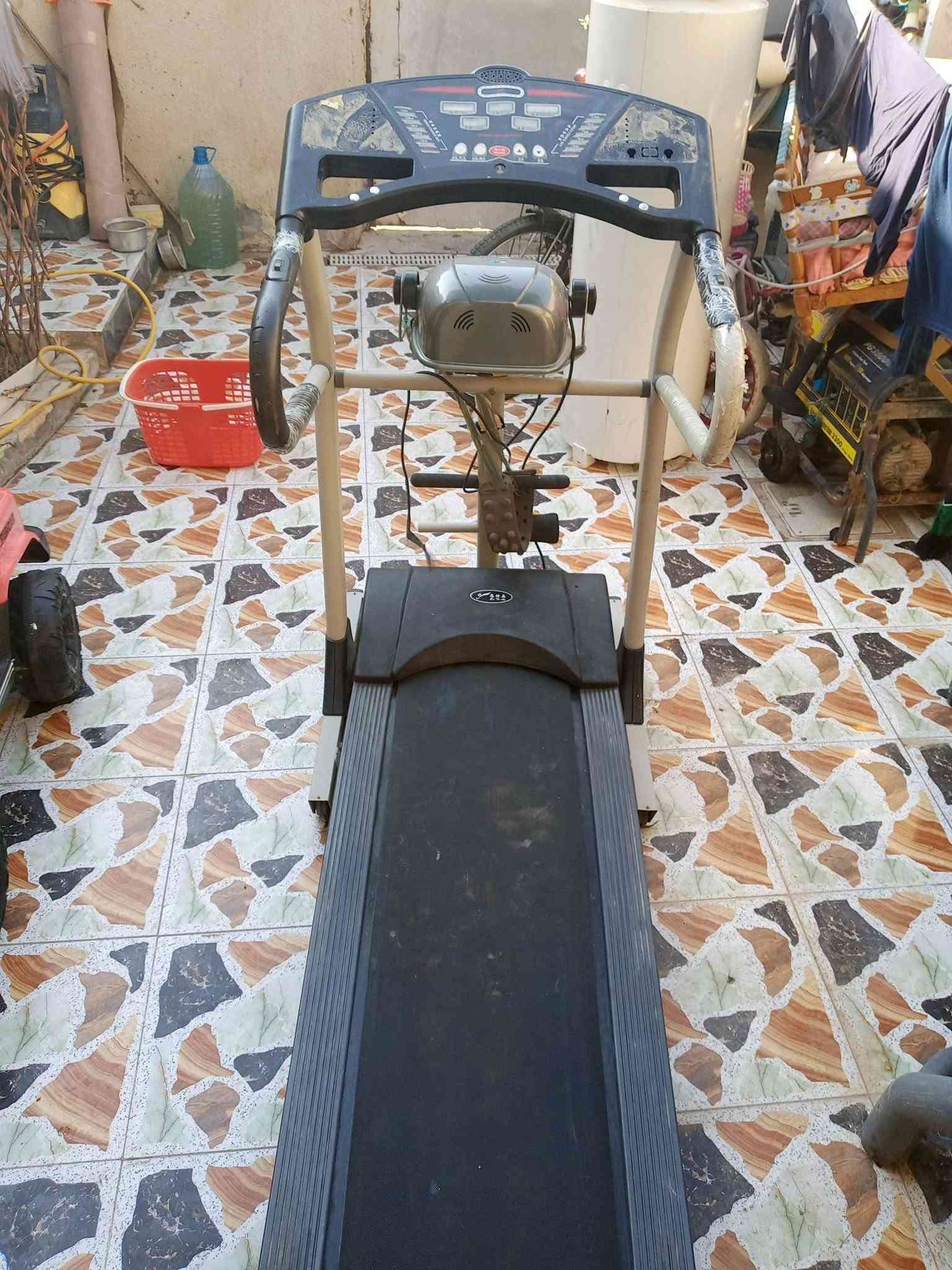 هسلام عليكم عندي جهاز جري ما عرف شنو عطله البيع نضيف سعر 75 الف بيه مجال رقم الهاتف *********** واتساب
