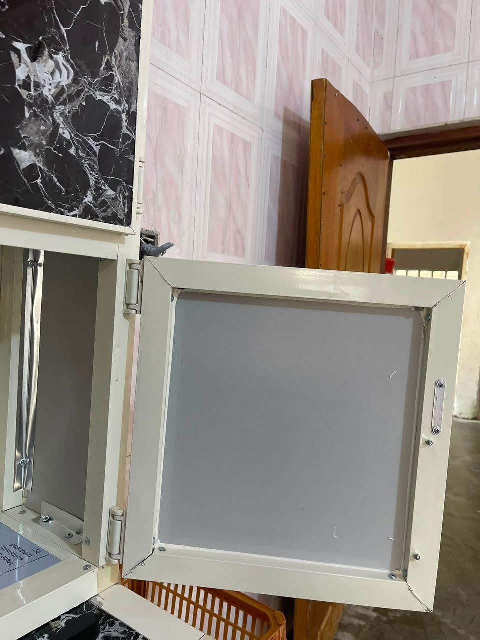 سلام عليكم كاونتر ابو اسله 3قطع  مترين ونص مستخدم قليل نضيف جدا
مكاني بيجي سعره 400وبي مجال ***********
