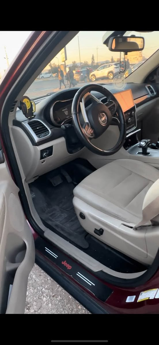 jeep grand chiroke larido 2014

زؤر خاويينه به كلن داخيل بووه 
بسته ك جاملغى سايه ق سبوغه 
له گه ل دوو ساردى بچوك.
په ره شوته كانيشى هه موى به شه رته
سه ياره كه ناو زه رد 
119 هه زار ميل حه قيقى رؤشتييه 
هه مو جامه كانى كامل ده بله واته دژه شكان. 
ده بل ئه كسله. ٦ پستنه 
‎سپيريشى دانه به زييه 
گيرو مه كينه شى به شه رته
شاشه شم كامل به قاعيده لؤ گؤرييه 
به س شاشه و قاعيده ى باى 300$
يانى به عام او سه ياره هه مو شتى به شه رته
سه ياره كه به كلين داخيل بووه
 ته قه و ره قه ى به شه رته

ژمارەی خاوەنی : ***********
