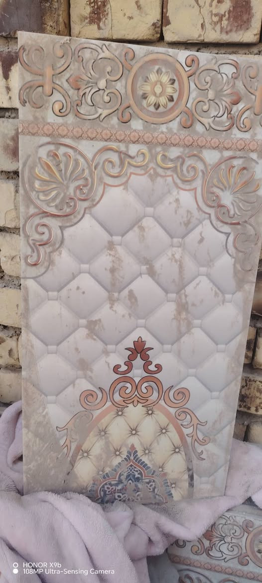 سلام عليكم سراميك للبيع غير مستخدم ارضي 34م وجداري 35.م مكان شامية رقمي ***********

نص مكتوب في الصور:
- HONOR X9b
- 108MP Ultra-Sensing Camera