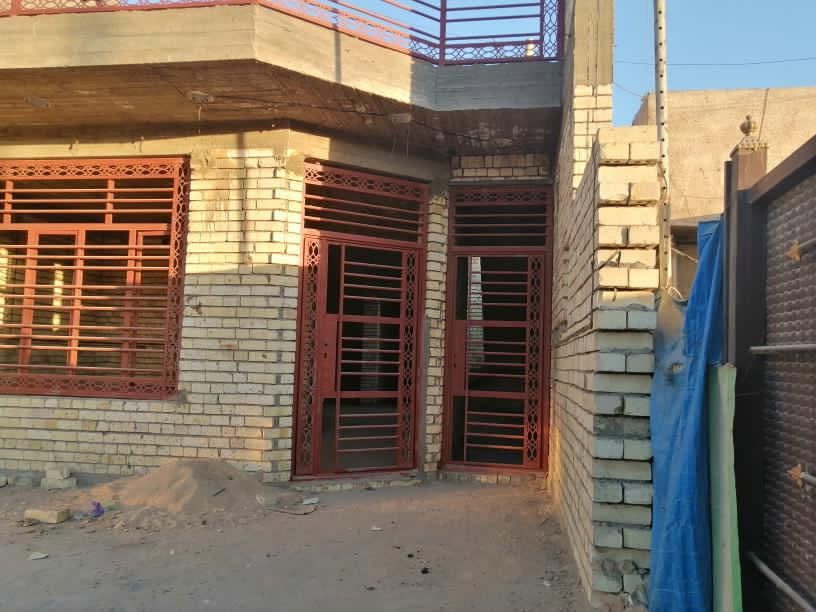 سلام عليكم للبيع بيت هيكل طابو ملك صرف الموقع الدورة شارع 60 يم كيات الميكانيك من جهةمطعم علوش 

البيت مساحته 150 متر واجهة 7.5 سبعه ونص متر والنزال 20 متر 
يحتوي على غرفتين نوم وصالة وهول ومطبخ مفتوح على الهول وحمام ومناور ثنين 

مرتفع عن الشارع جاهز تأسيس ماء وكهرباء ومجاري 

(البيت تجاري)
اني صاحب البيت ماكو دلال بيع مباشر 

للاستفسار الاتصال على الرقم 
***********

