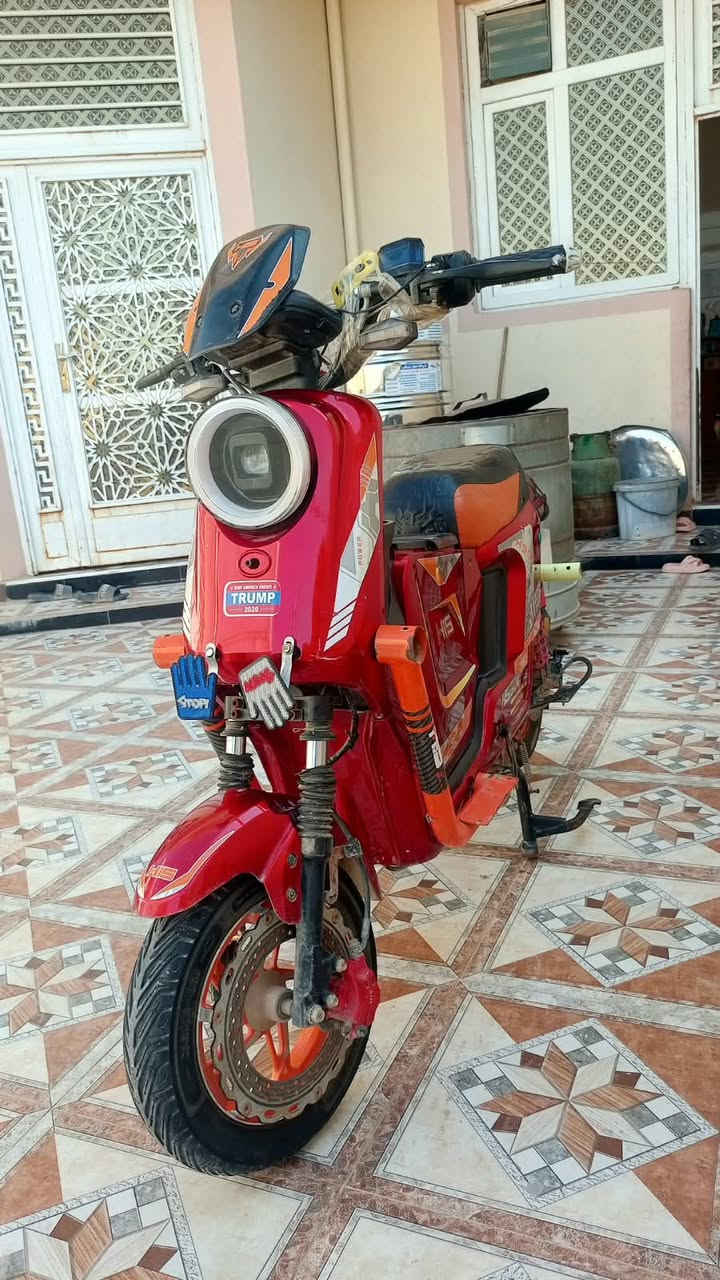 سلام عليكم عليكم دراجه شحن للبيع H15 فول مابيه اي  شي نقص خير من الله كهربائيات كله شغاله 
السعر 450 وبيه مجال 
***********مكاني ديالى بعقوبه
