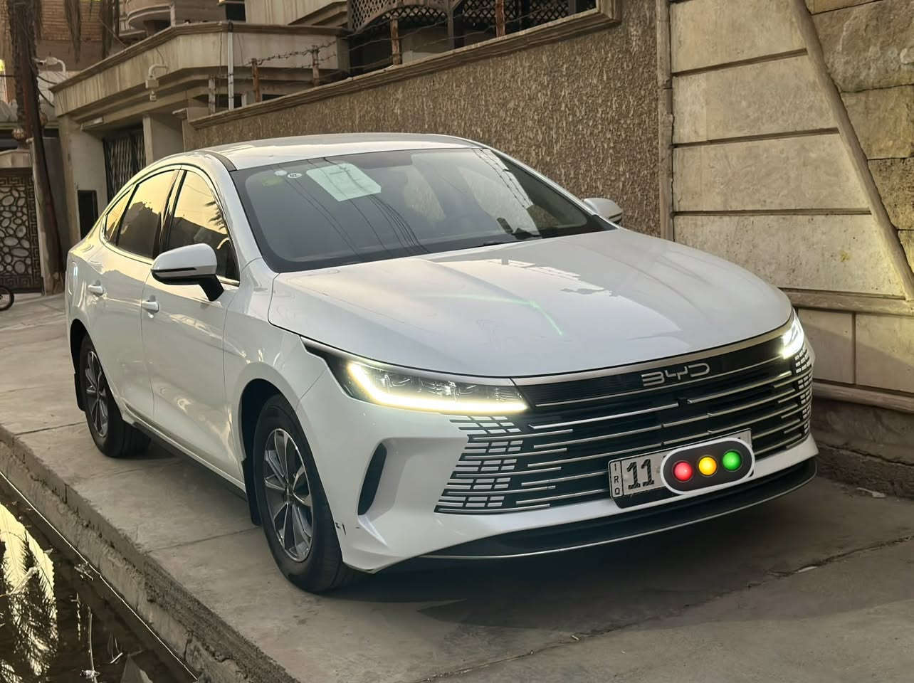 السلام عليكم شباب
للبيع BYD دسترويل 
سنة الصنع : 2025
عداد المسافة الكلي :- زيرو ماشيه الف كم فقط  
مكفوله كفاله عامه على وضع الشركة 
بصمه والشاشه الجبيره الدواره 
وبقية المواصفات الاساسية المعروفة
السعر :  ٢١ مليون وبيها مجال بسيط 
العنوان :- بغداد حي القاهره 
للاستفسار : ***********
