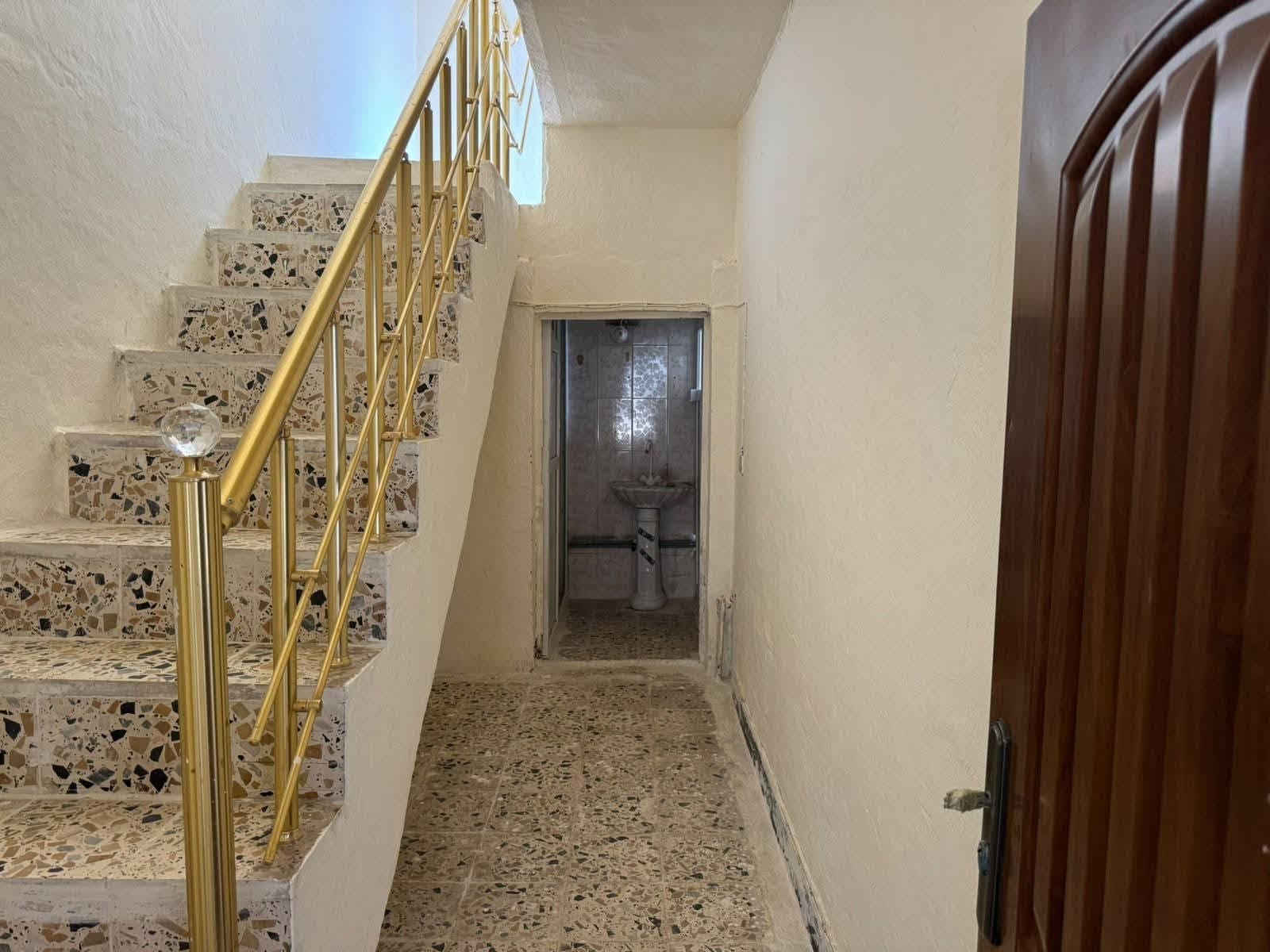🏡 #دار #للأيــــــــــجار  تجاري يصلح صالون عياده الدكتور على الشارع مباشره او سكن عائله صغيره 
​ #تابع #الصفحه وشاهد جميع العروض الدور الجديده داخـــل الصفحه 
​ الموقع: الحلة //  بل بكرالي الاولى مقابل التجاري 
​العدد​ غرفة نوم  2   //  ​صالة   //   هول.   // مطبخ     //مجمع صحي   //    وطارمـه

​#نــــستــقــبل #جميـــــــــع #عــــــروض #كـم #العــــقـاريـــه 💰 السعر:    375   // عبر واتساب فقط 
​📞 للتواصل والاستفسار: مكتب علي التميمي العقارات     ***********    عليه واتساب فقط 
​#دار_للايجار #دار_للبيع #عقارات_بابل #الحلة_العراق //ملاحظه الرابط الواتساب داخل الصفحه
