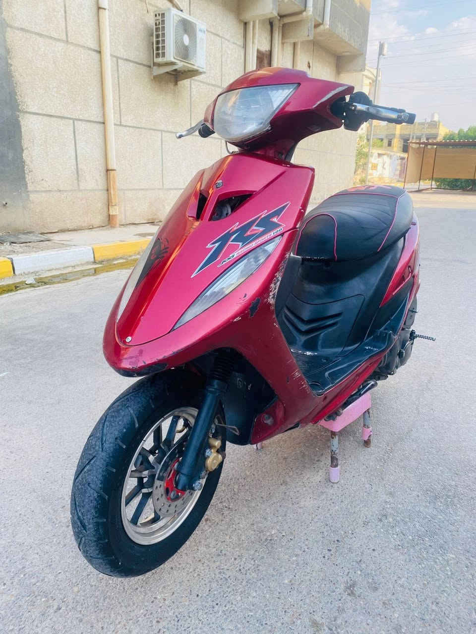 سلام عليكم ماكس البيع..؟
صلنصه صجميه اصليه 

كلج امامي رياضي 

زوج تواير جلاتين 

اوياله اصليه 

شيال رياضي 

مكينه جانت 55 حولته 49 

داجه كامله من كهربايات من
 شلعه من معدل دراجه خير من الله 
مكان ناصريه شطره 
متواجد. وتساب؟ 
***********

