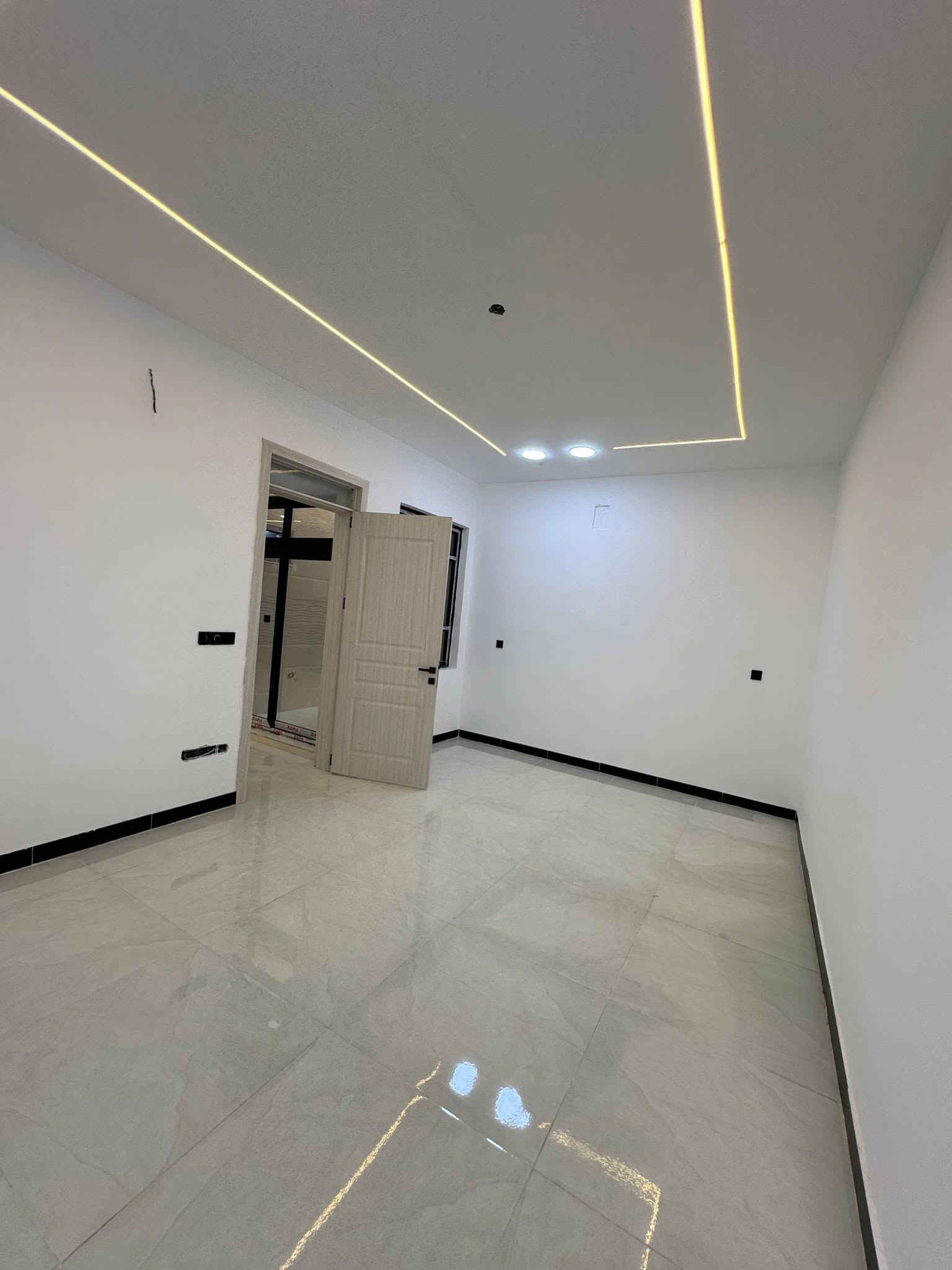 #مكتب_الشغف_للاستثمار_وتطوير_العقار
🏠#دار_للبيع   100متر واجهيه 6،25متر نزال 16متر
 بناء طابقين حديث 

يحتوي البيت. ع[3غرف نوم -استقبال -صحيات عدد 2- صالة- ومطبخ] البيت شغل درجة اولى 

🔶️مع كامل الخدمات
🔴ملاحضه البيت جاهز للسكن 🔑

⬅️نوع العقار  طابو زراعي سند 25 اقرار محكمه 

📍العنوان #بغداد_الدوره_البوعيثه   
      مجمع السلطان الثالث

🔴للاستفسار  خاص او الاتصال ع الرقم 
☎️***********
☎️***********
