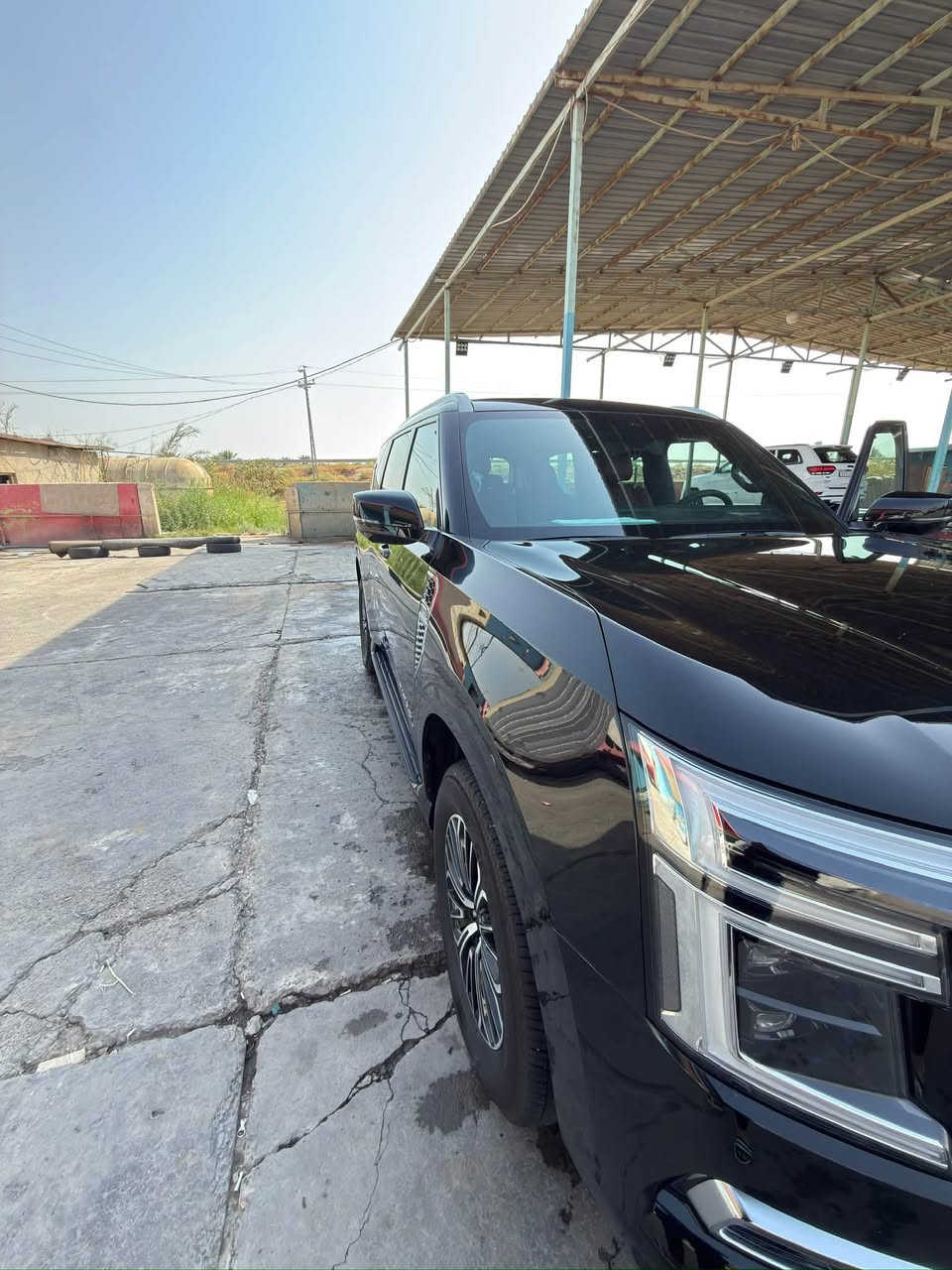 للبيع
نيسان باترول بلاتينيوم 2026 تنفس طبيعي
الممشى 3000كم مغلفه ppf ضمان 10 سنوات
ظمآن شركة نيسان السور 
المواصفات:

 • القوة: 425 حصان
 • العزم: 700 نيوتن متر
 • قير أوتوماتيك 9 سرعات
 • دفع 4WD
 • حقن مباشر للوقود
 • خزان وقود 97 لتر  
             بانوراما
             كراسي كهرباء مساج وتبريد وتدفئة
              اضاءة داخلية 
               شاشات خلفية
                تشغيل عن بعد 
             سياقه اليا 
             نضام تحذير الخروج من المسار 
             نقاط عمياء 
             كاميرات 360 
             اوتو بارك
              اوتو هولد 
              6 وضعيات قيادة 

شاشات Monolith كبيرة، والفئة العليا تأتي بشاشة 14.3 إنش
 • نظام صوت Klipsch بـ12 سماعة
 • مقاعد جلدية فاخرة؛ والفئة الأعلى Platinum+ تضيف الجلد المبطّن
 • تبريد/تدفئة وذاكرة للمقاعد حسب التجهيز
 • شحن لاسلكي
 • فتحة سقف بانورامية
 • باب خلفي كهربائي بتحسس الحركة
 • مرآة خلفية ذكية بدون إطار 

جنوط 22 إنش Machine Cut
 • تعليق هوائي Adaptive Air Suspension
 • نظام e-Damper للتخميد الإلكتروني المتكيف
 • إمكانية تغيير ارتفاع السيارة حسب وضع القيادة
 • رفع السيارة تقريباً 50 مم في وضع الطرق الوعرة
 • Invisible Hood View لرؤية المنطقة أمام السيارة
 • Head-Up Display
 • إضاءة ترحيبية أسفل الأبواب
 • Adaptive Driving Beam  ￼
للاستفسار الاتصال على :
***********

🛋
