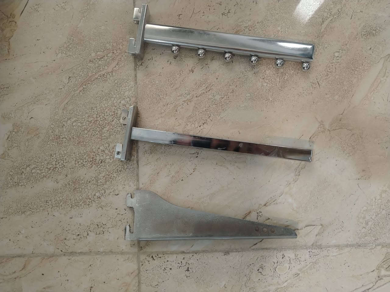 للبيع صدر ابيض عدد ٢١
مليكان كامل عدد 1
رجل عدد 14
صدر لحمي عدد 18
سكك ستيل
اذرع وشوكيات تتقريباً ١٢٥ قطعة 
***********

مكانهم موصل

