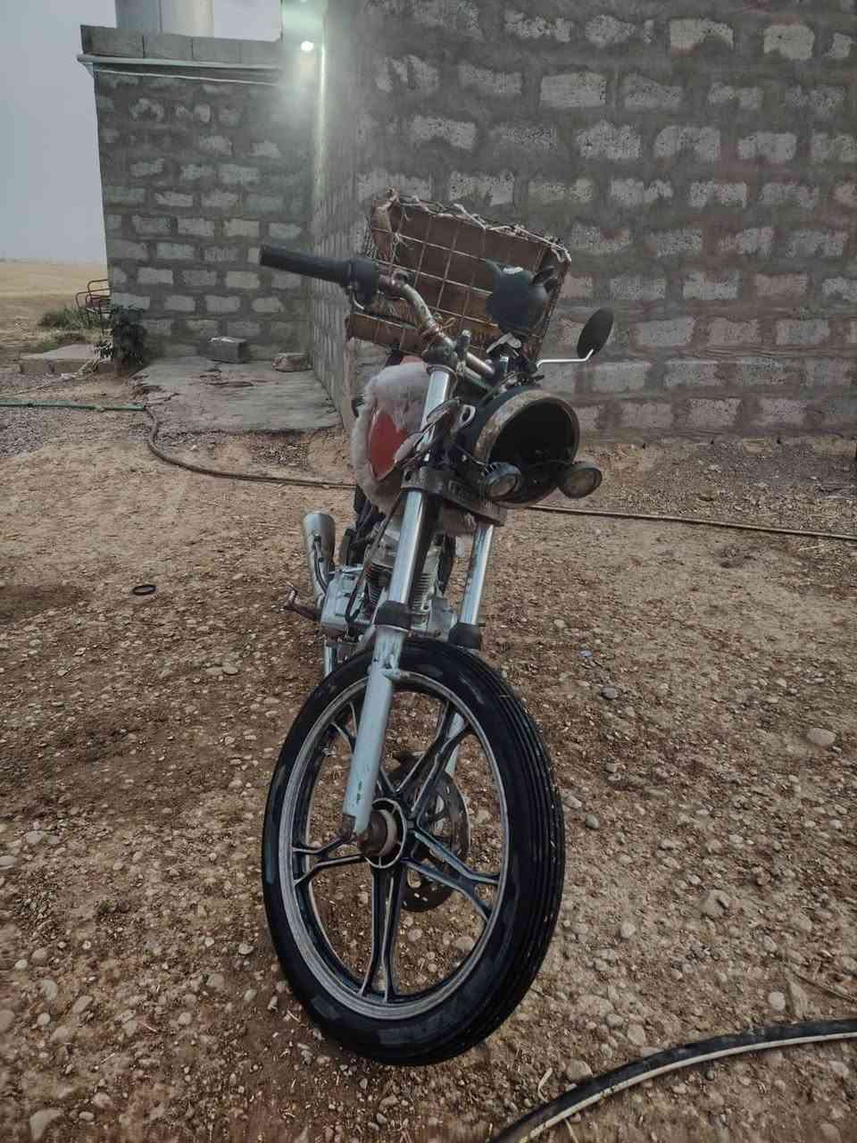 موطور للبيع السعر 150 وبي مجال محرك 125 بارت الاصلي باب اول  اي استفسار اتصال على الرقم ‏‪***********‬‏
