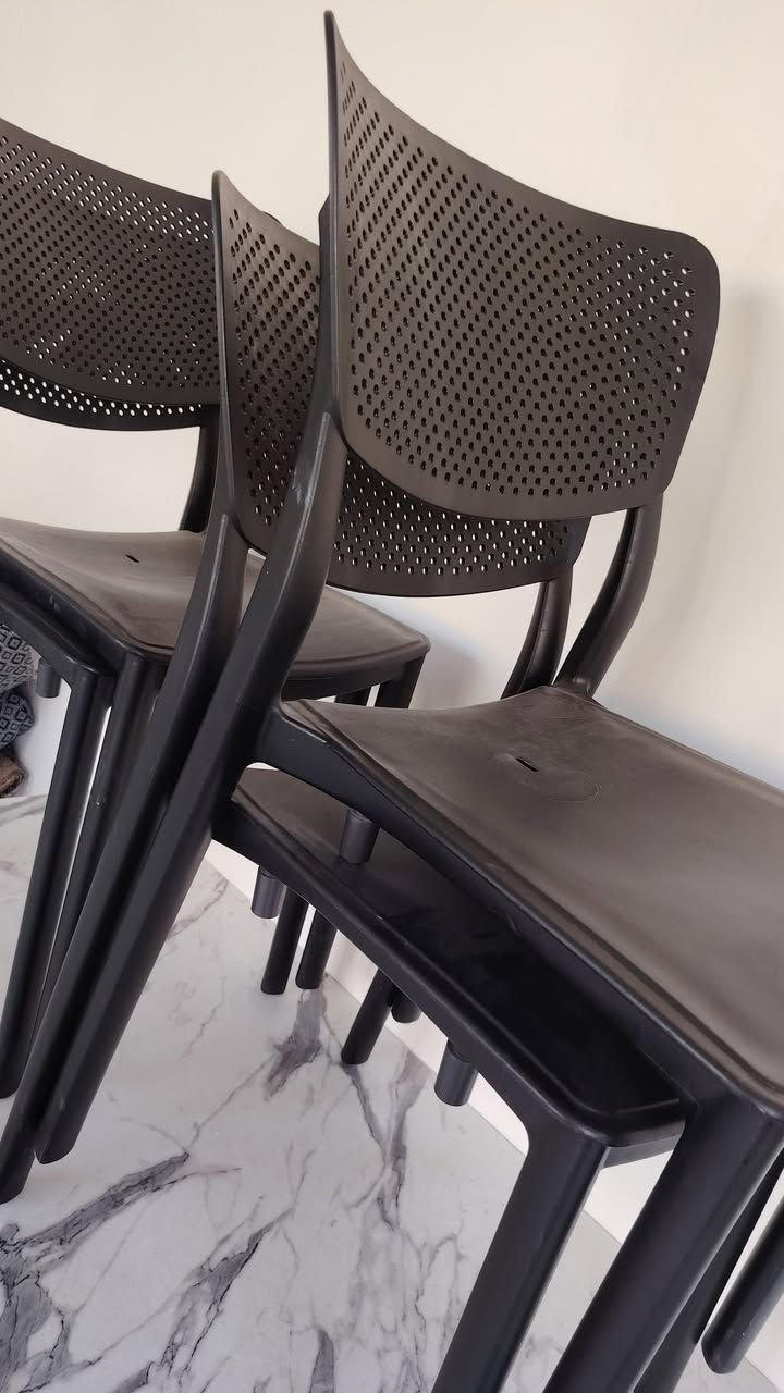 ميز طعام للبيع سعر 110 وبي مجال قليل تواصل
*********** وتساب
