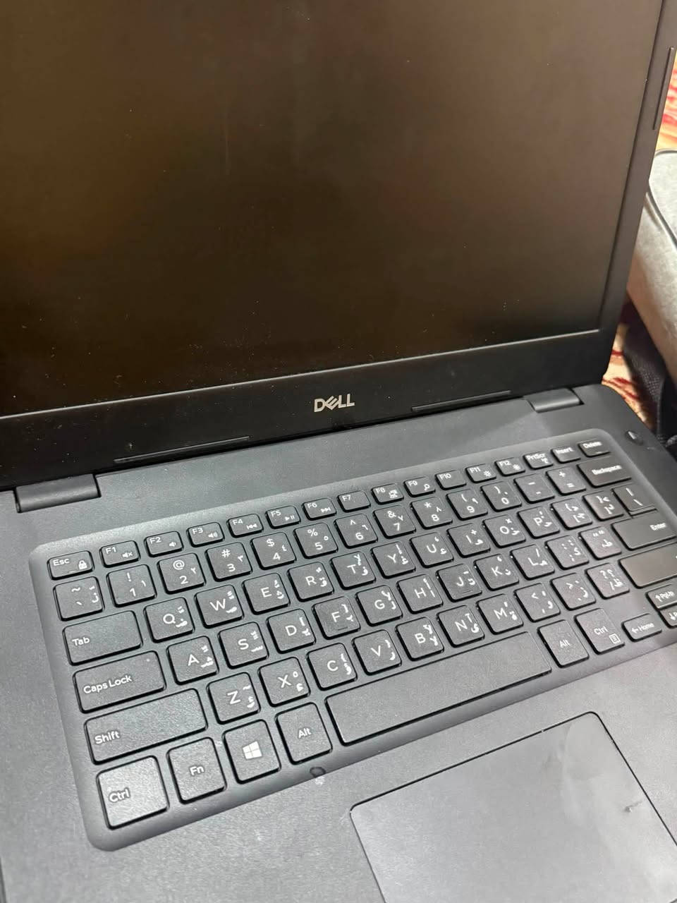 المعالج: Intel Core i5 - الجيل الثامن
عدد الأنوية: 4 أنوية / Threads 8

كرت الشاشة: Intel UHD Graphics (داخلي)

الرام: 8GB DDR4 (قابلة للتطوير)

التخزين: 256GB SSD (سريع جدًا)

حجم الشاشة: 13.3 إنج

نوع الشاشة: LED Anti-Glare (مضادة للانعكاس)

HD Webcam :الكاميرا

الصوت: ستيريو + مايك مدمج

Wi-Fi :الاتصال

لوحة المفاتيح: مريحة للطباعة

البطارية: جيدة وتدوم لساعات عمل

الوزن: خفيف وسهل الحمل

النظام: ويندوز مثبت وجاهز للاستخدام

الحالة: نظيف ومفحوص %100

مكاني كربلاء للاستفسار واتساب ***********
