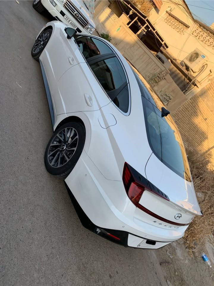 السلام عليكم 
سوناتا فووول مواصفات Limited اعلى فئة 
البجم كبس شركة 
الموديل 2022
الرقم بغداد بأسمي بيع فقط بدون مرواوس

الضرر أمريكا كلش بسيط بدون ارباك تبدل جاملغ امامي نفس اللون وصبغ حافه الجاملغ الخلفي وطرف الباب لغد وشاصي مكفول صور الحادث موجودة الكير والمحرك مكفولات 

المواصفات 
🔹السيارة هونداي سوناتا LlMlTED لون أبيض 
 🔹المحرك: 1.6T تيربو رياضي 
🔹حجم الويل سبورت ويل كب  18 
🔹5 كامرات 360 امامي خلفي جوانب 4k
🔹 دشبول دجتال متغير 3 الوان مع وضعيات القيادة
🔹تقديم وترجيع عن طريق البصمه
🔹داتا شو عرض ع الجامة الامامية 
🔹لدات داخليه بلادي أصل 
🔹لايتات اربع عدسات زينون اصل مع حاجب LED مع اشارة LED
🔹قمارة بانوراما
🔹رادار امامي مانع تصادم
🔹رادار جانبي (نقاط عمياء) بالمرايا الجانبية
🔹 اوتو هولد
🔹شاحن لاسلكي ( wireless)
🔹انارة داخلية 360 
🔹 لايت 4 عدسات زنون 
🔹 4 رادرات + توقف تلقاني عند الاقتراب من الخطر 
🔹گير شفتات بلستيرن رياضي 
🔹 نظام الترحيب عند الاقتراب داخل وخارج السيارة 
🔹اشاير بالمرايا الجانبية
🔹كامرة خلفية دوارة اصل مع الستيرن
🔹شاشة الدشبول حجم كبير للتحكم بأيعازات السيارة
🔹كشنات السيارة جلد ( تدفئة + تبريد )
🔹 رادار مانع تصادم 
🔹 رادار جانبية ( تحذير النقطة العمياء )
🔹گشن ذاكرة (خزن ميموري) لكرسي السائق
🔹تحكم فول كهرباء لكرسي السائق والراكب
🔹تدفئة وتبريد للكشنات الأمامية
🔹تبريد قطعتين امامي وخلفي
🔹گير لمس
🔹تشغيل عن بعد
🔹سستم صوت BOSE 
🔹سايد بريك دگمة
🔹 الصندوق كهرباء ذكي عند الاقتراب يفتح تلقائي 
🔹تحكم ستيرن جهتين بلوتوث وحاكية وكروس سرعة وتحكم صوت 
🔹نظام ABS مانع انزلاق 
العنوان - بغداد - المنصور 
 للاستفسار ع الرقم ***********
