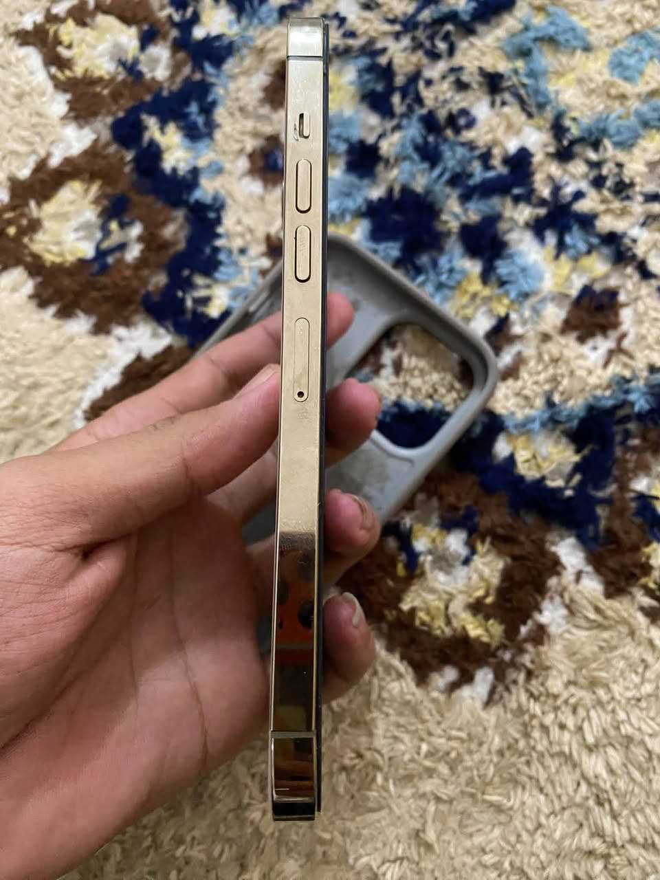 سلام عليكم 
للبيع ايفون 13 برو ماكس ✅ذاكره 256 مستبدل ضهر وشاشه فيس ايدي شغال✅ جهاز نضيف ستخدام شخصي السعر 450وبيهً مجال مكان بغداد الراشديه رقم الهاتف ***********
