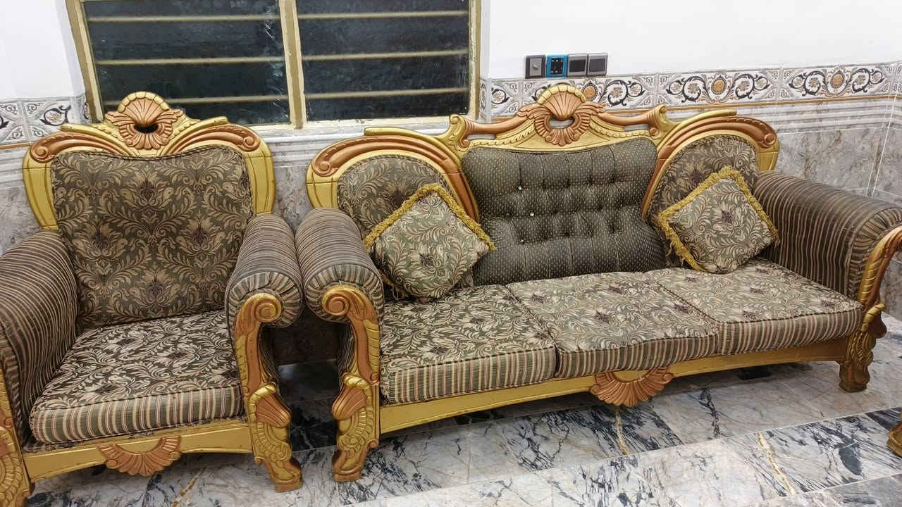 تخم ملكي ١٠  قطع نضيف السعر ٢٧٥ وبيه مجال قليل مكاني بغداد الشعله ***********
