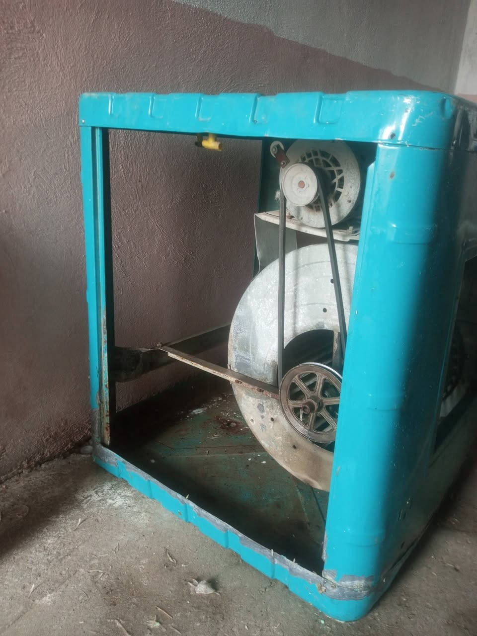 مبرده كلش نظيفه بس بيها ثقب زغير بلحوض ثنين تكدر تعالجهن لوتبدل حوض بسيطات سعرها 90
***********      مكان نجف
