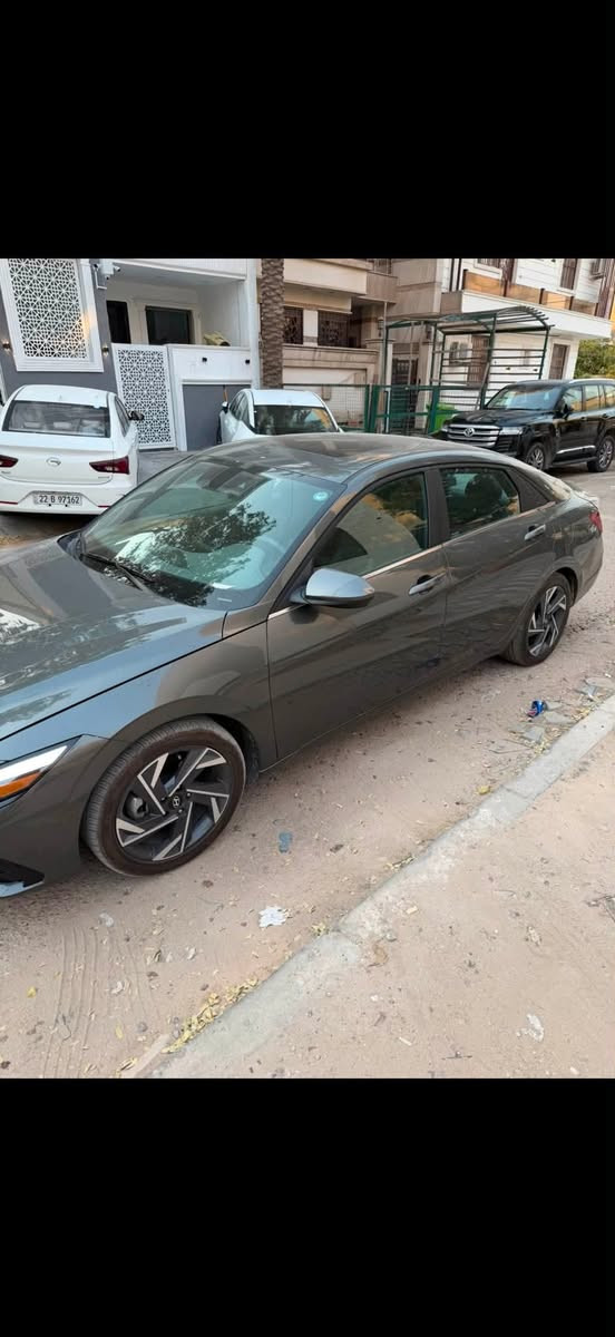 سلام عليكم .. النترا موديل ٢٠٢٥ فول مواصفات رقم اربيل ماشية ٢٣ فقط باسمي شرط التحويل بيها الموصفات التالية / تبريد منفصل / حساس تاير منفصل / لايت زنون بلادي / اضاءة ترحيب / و باقي المواصفات حادثها واضح بالصور صبغ بابين و بارد بسيط بالجاملغ مكانها بغداد عارضها ب ١٦٩ بيها مجال بسيط للاستفسار ***********
