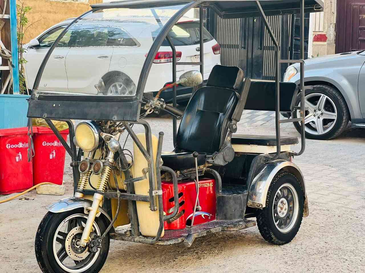دراجه للبيع مال معوقين دراجه نضيف كير عادي بانزين بك سعره 900 وبي مجال مكان حي العدالة للتواصل رقم ***********
