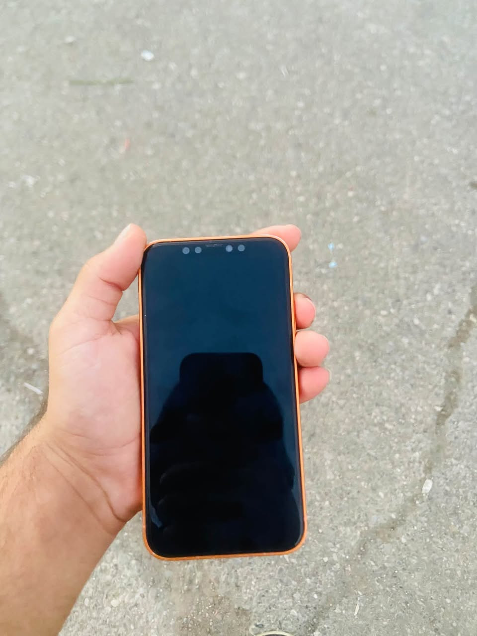 آيفون XR • بطارية ١٠٠ • فيس ايدي عاطل
