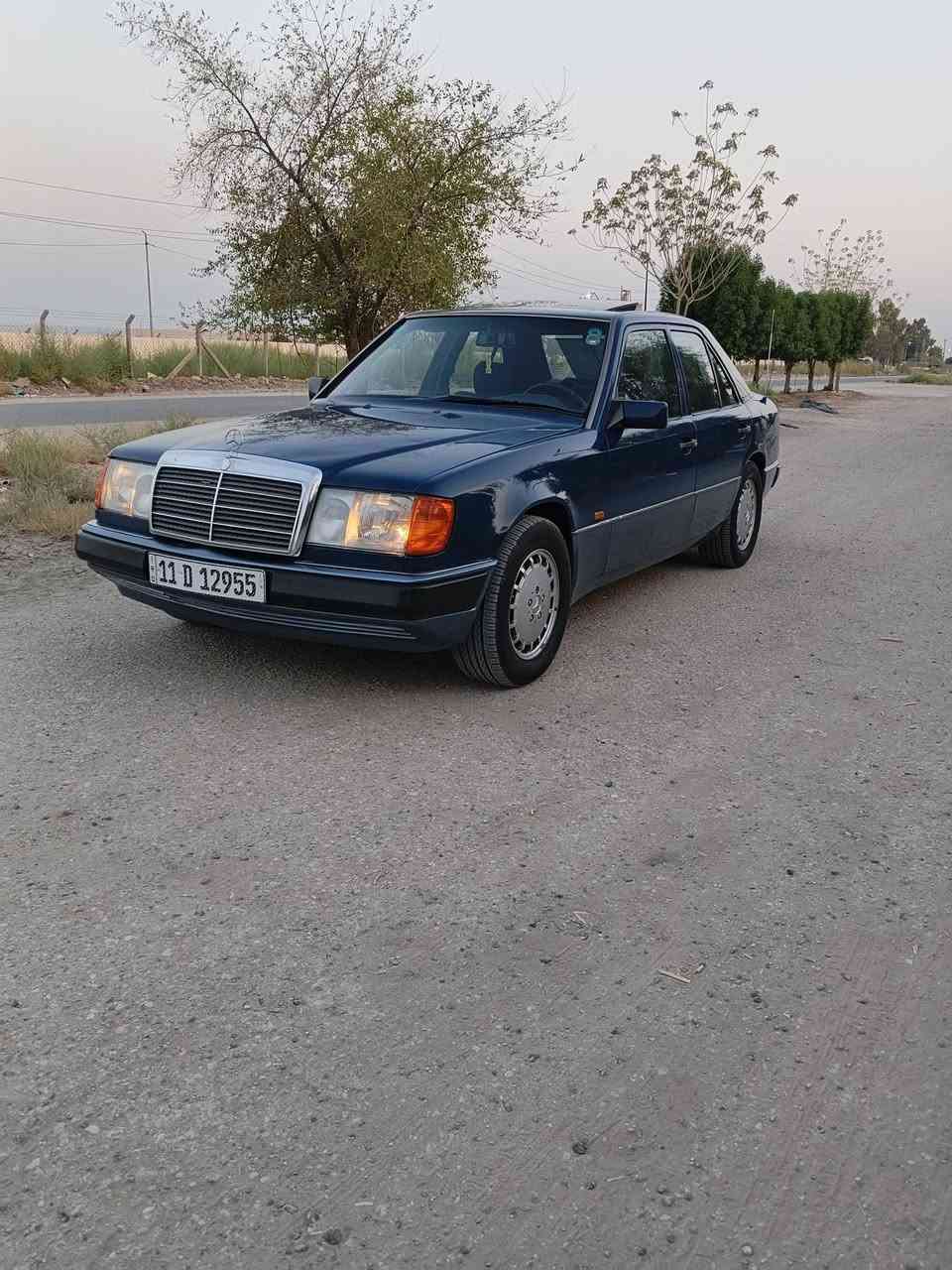 السلام عليكم 
مرسيدس دب 300
السياره كلهااا ع بلاد بيها ثلاث قطع صبغ 
تخم تاير السياره جاهزه من كلشي 
وبعد بيها هواي مواصفات 
مكان السياره بابل المسيب
السعر 100$ وبيها مجال  
للستفسار /***********
