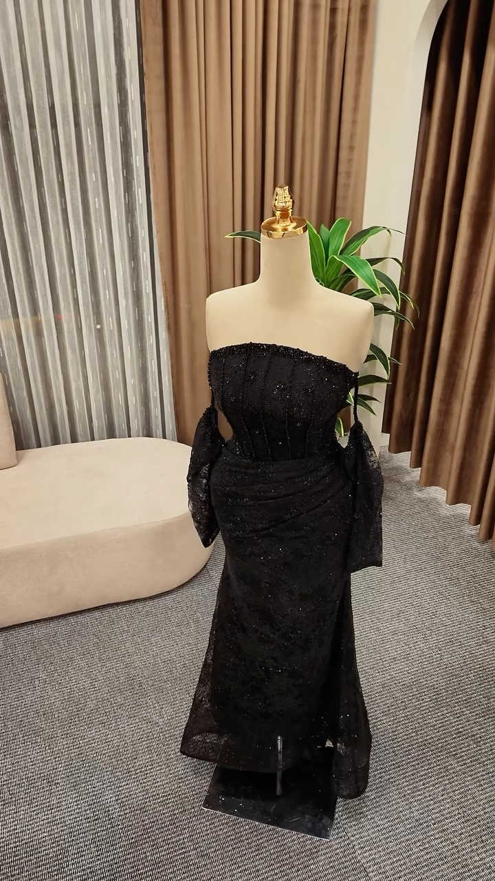 فستان أسود • مطرّز • موصل