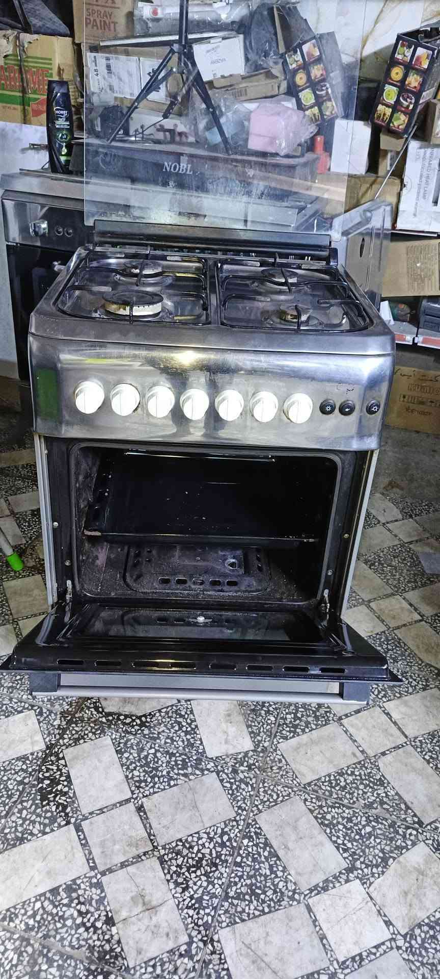 السلام عليكم 
طباخ نوعيه زينه للبيع 
4 مشاعل ناره عاليه وزركه 
السعر 110 وبي مجال شي بسيط 
مكاني الحسينية الراشديه 
***********
