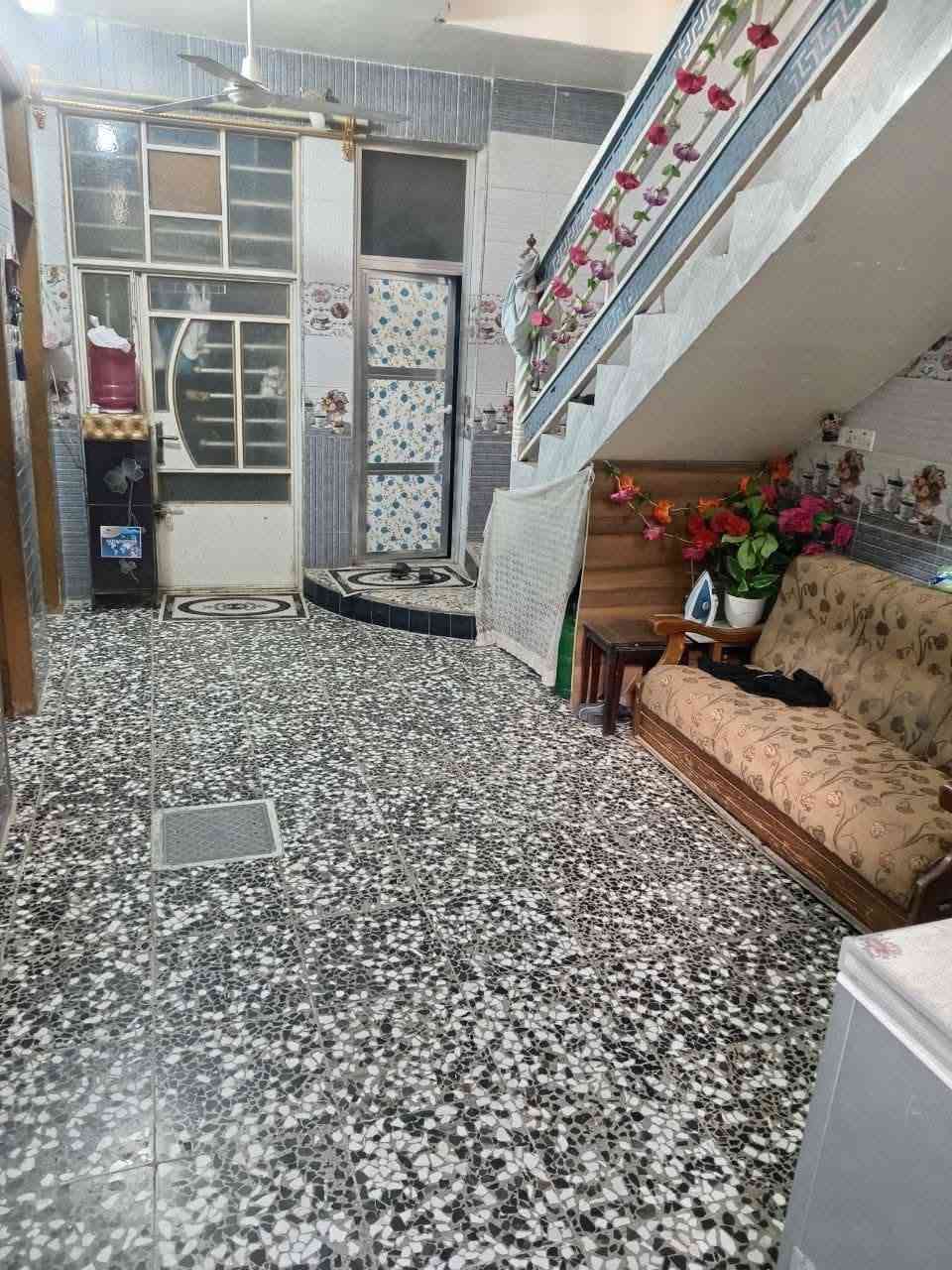 بيت طابقين للبيع المساحة ١٠٠ متر الواجهة ٨ متر النزال ١٢ الطابق الأرضي استقبال ٤×٧ مطبخ مفتوح غرفة نوم ٤×٤ حمام داخلي وحمام خارجي
الطابق الثاني غرفة ٤×٧ و غرفة ٤×٤ و حمام  عالي على الشارع مكان الشعلة على الغربي فرع حسين كابريتر قبل النهر البيت زراعي سند ٢٥ للبيع أو مراوس رقم هاتف *********** امير

بيت طابقين للبيع المساحة ١٠٠ متر الواجهة ٨ متر النزال ١٢ الطابق الأرضي استقبال ٤×٧ مطبخ مفتوح غرفة نوم ٤×٤ حمام داخلي وحمام خارجي
