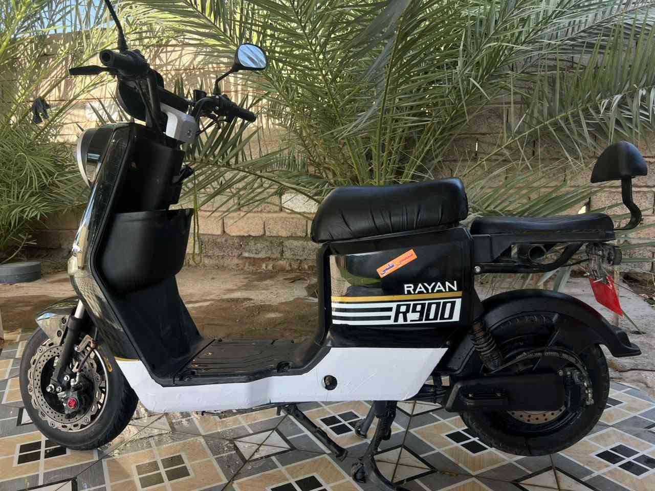 السلام عليكم دراجه شحن R900 الريان موديل 2025
ابريك خطين دسك فخم رياضي وره وكدام عنبار 
ملف 1200 دبلات رياضي وزن عالي كهربائيات كلها شغاله 
كله ابلادي 
العنوان صلاح الدين بلد 
رقم ***********
