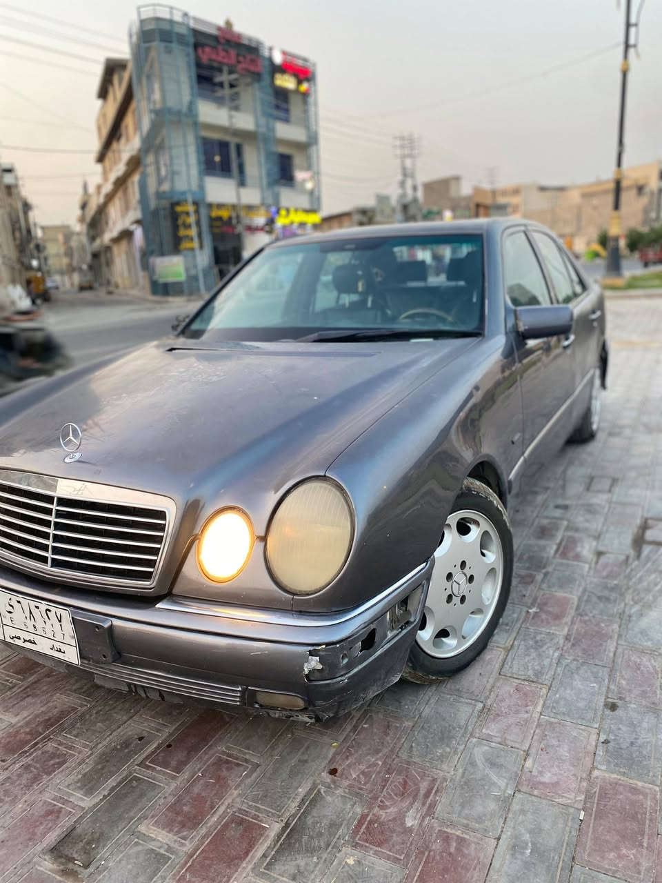 السلام عليكم ورحمة الله وبركاته
بيع مستعجـــل

مارسيدس ام عيون موديل 1996

محرك خراطيم بلادي 

السيارة هواي مواصفات بيها 

كشنات جلد 

فتحة سقف 

كشنات وتحكم كهرباء 

ذاكرة ميموري 

دركة c300

وبعد مواصفات ام عيون المعروفه 

السيارة ابيعها مثل ماواضحه بالصورة 

عليها غرامه مليون وميه 

تنزل من سعرها 

السعر 65 

العنوان كربلاء حي العباس
للاستفسار ***********
