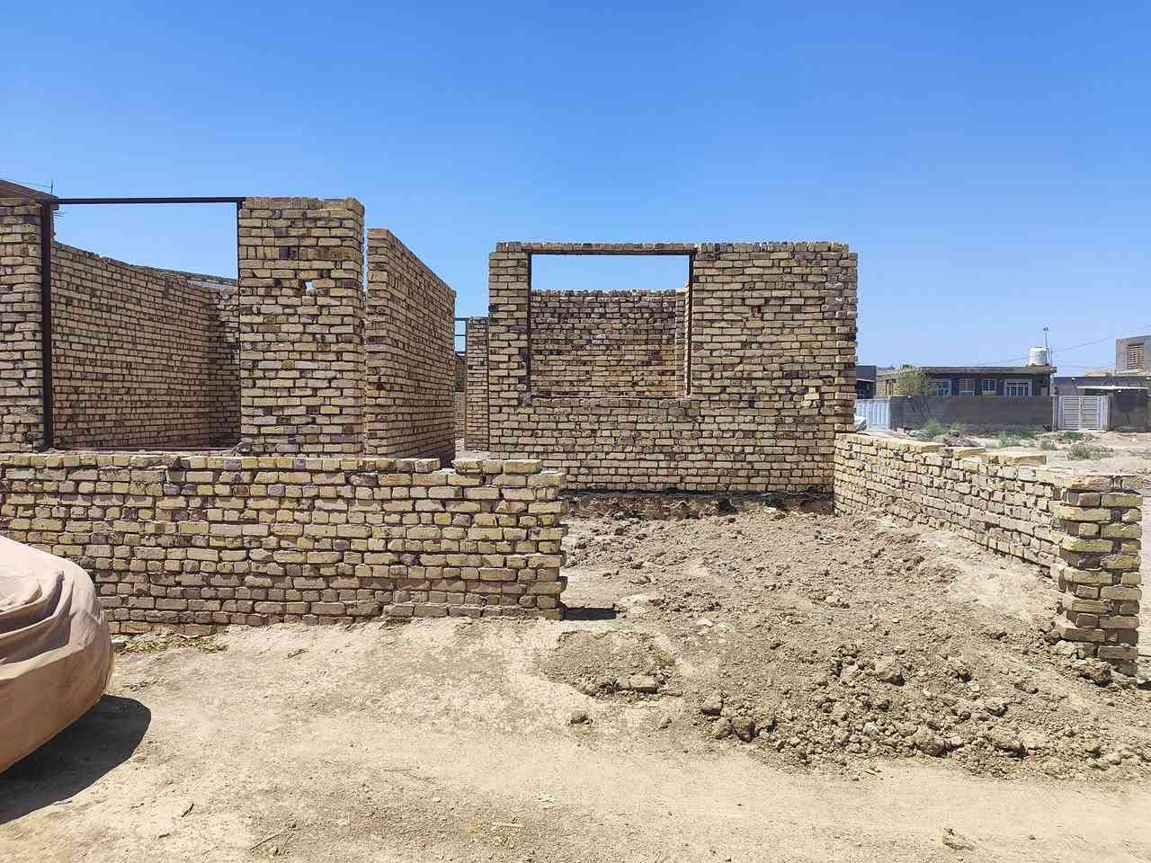 هيكل للبيع مساحته 200متر ع طريق المعاره خلف حسنيه مال العويسات يبعد عن شارع العام 150متر متكون من 
غرفة نوم عدد 2، 4*5
صاله 4*7
مطبخ 5*5 حار وبارد 
استقبال 4*7
مجمع صحيات دخليه
سعرها 35 وبيها مجال 
اي استفسار اتصل على الرقم التالي 
***********
