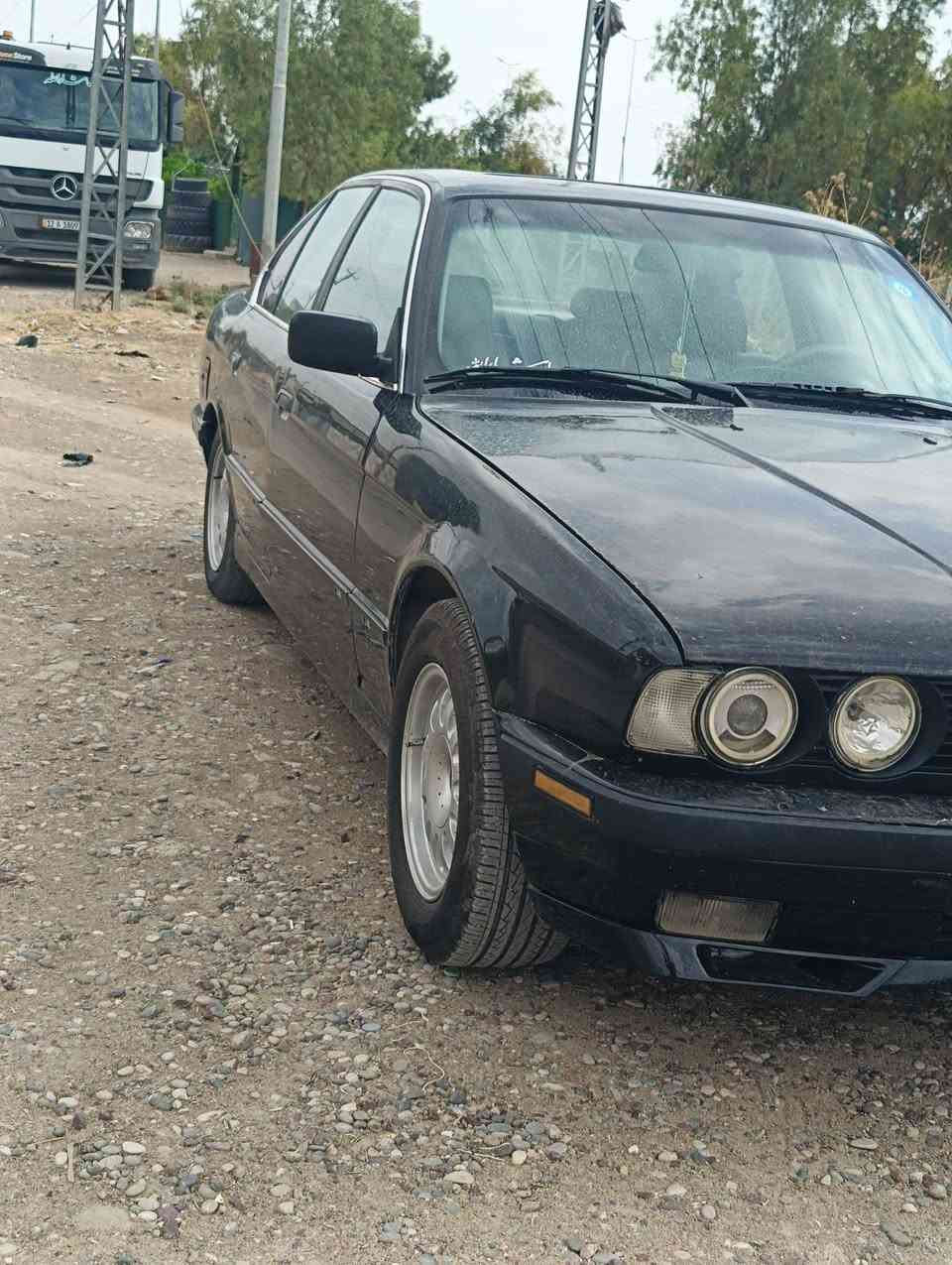 السلام عليكم
BMW1991
520i
رقم نينوى مسطرة 
محرك كبس 6 اسلندر 
كير والمحرك شرط 
السعر 47 وبي مجال بسيط 
***********+الواتساب

